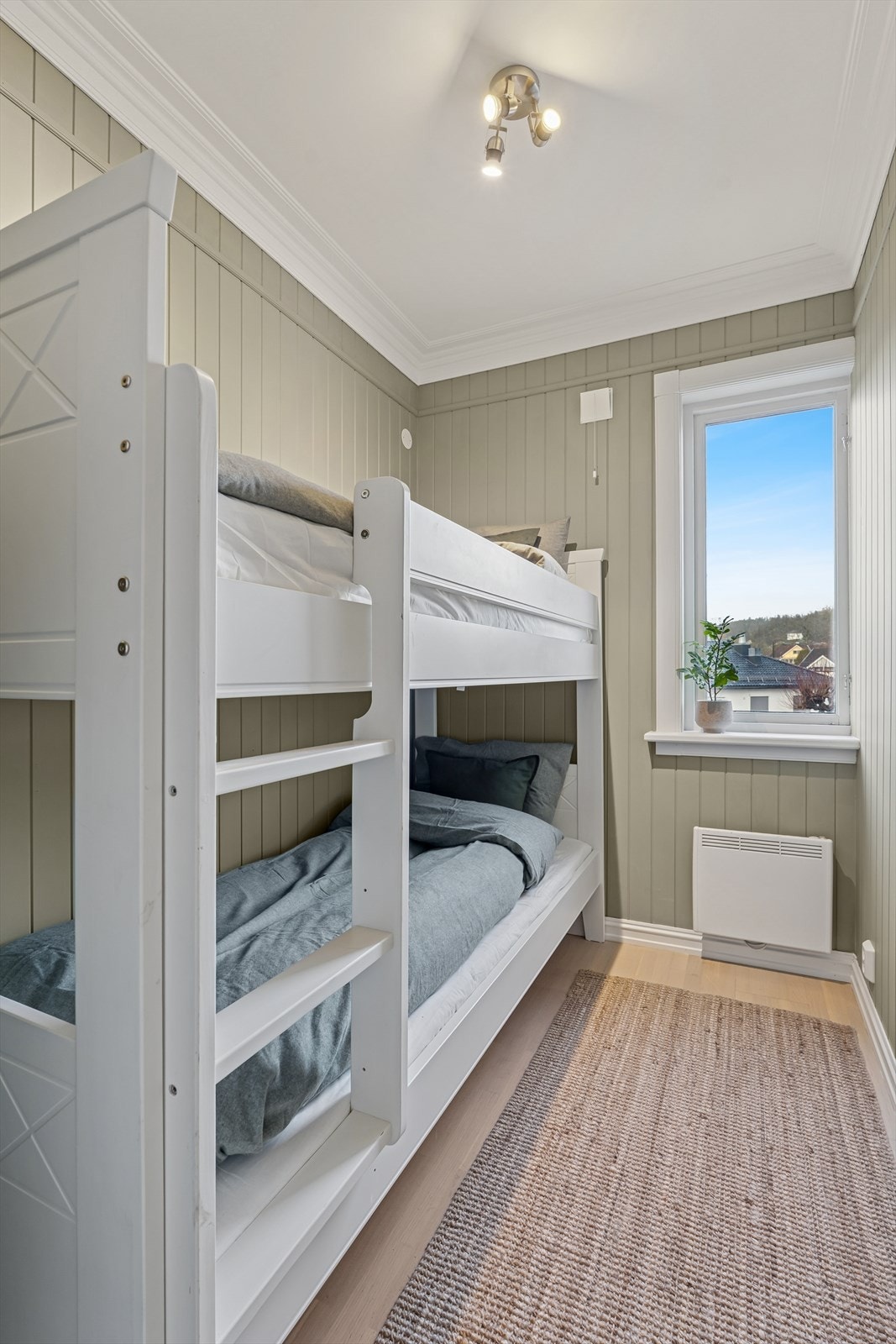 Soverom 3 er noe mindre enn de andre soverommene i leiligheten, dette passer også godt som kontor eller barnerom. Galleribilde