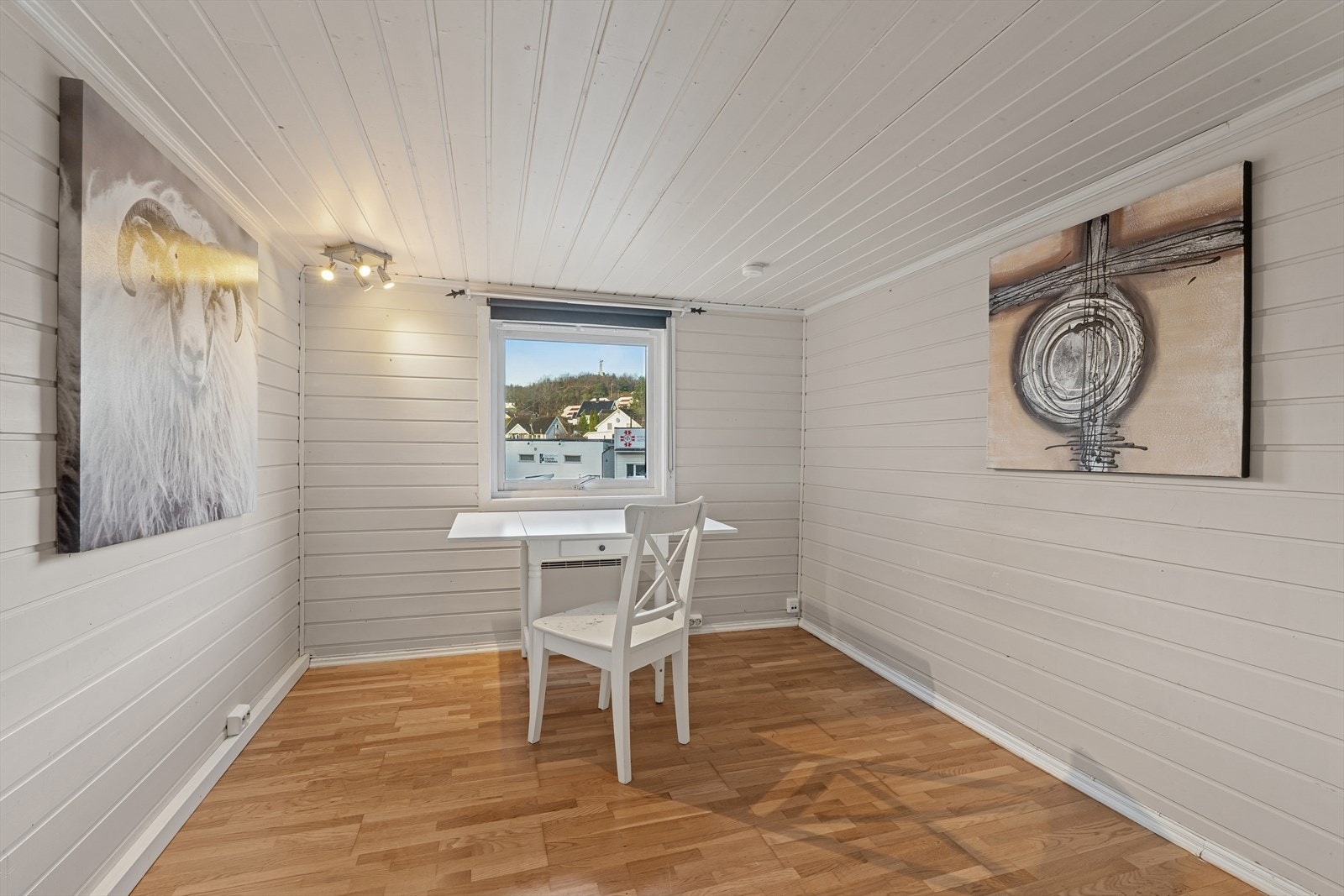 Megler har ingen ferdigattest på annekset (se pkt om ferdigattest.) Galleribilde