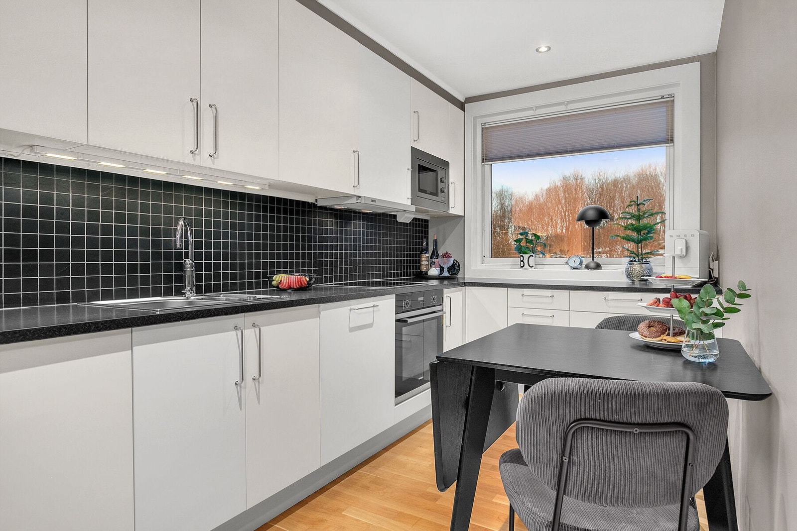 Spiseplass på kjøkkenet Galleribilde