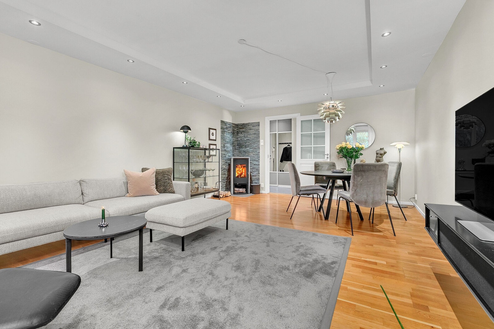 God plass til spisebord i stuen Galleribilde