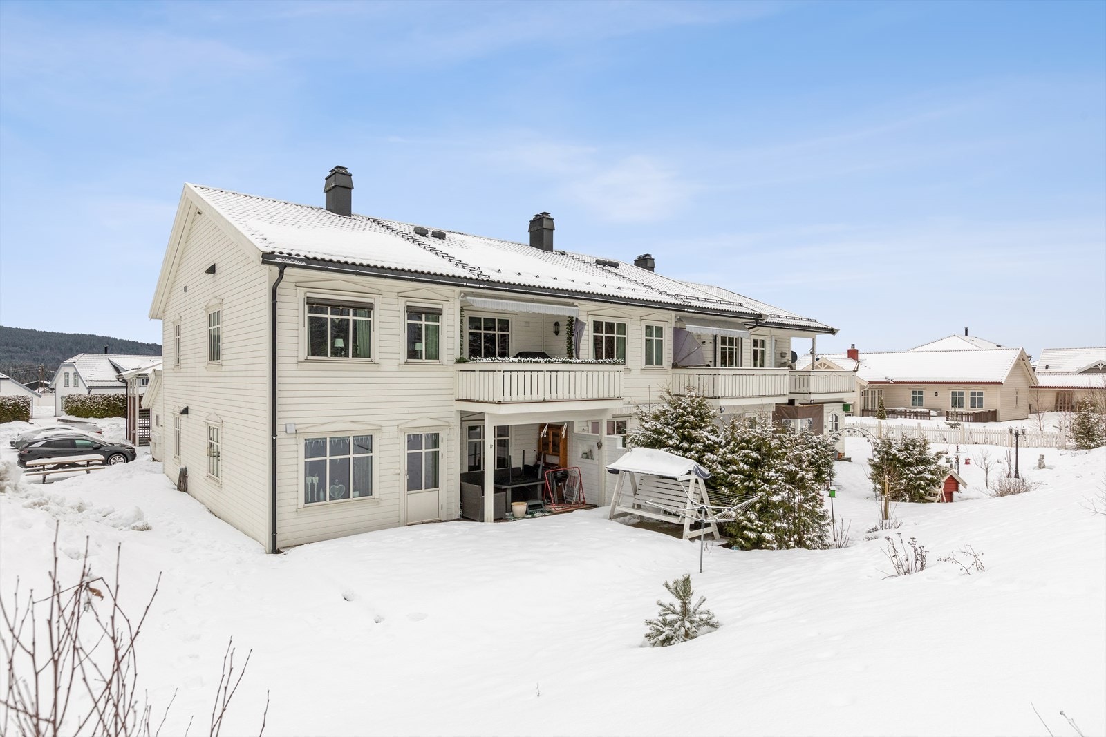 Boligen er presentert av Lars Christian Holm i EiendomsMegler 1. Galleribilde