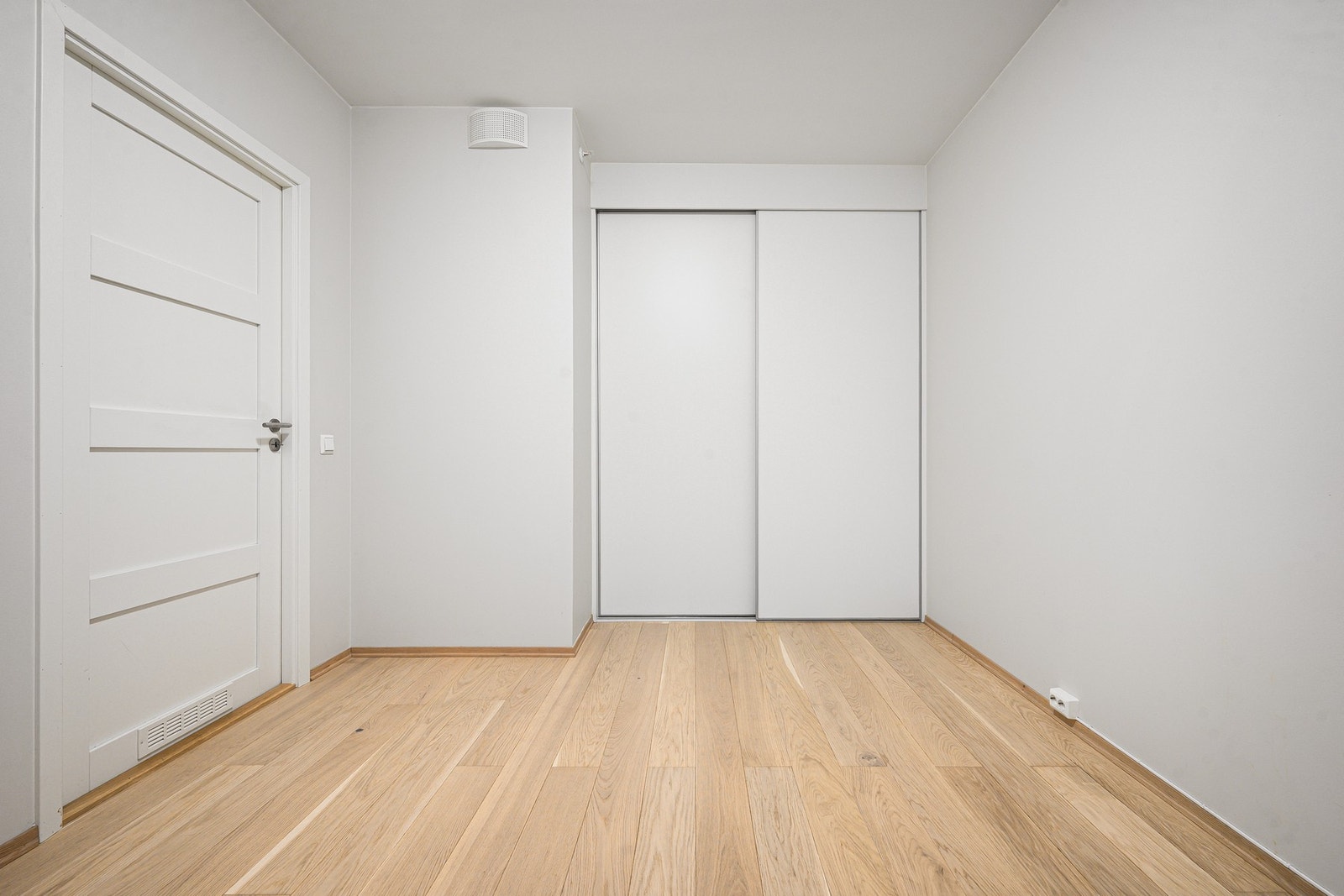 Soverommet har innebygd garderobeskap Galleribilde