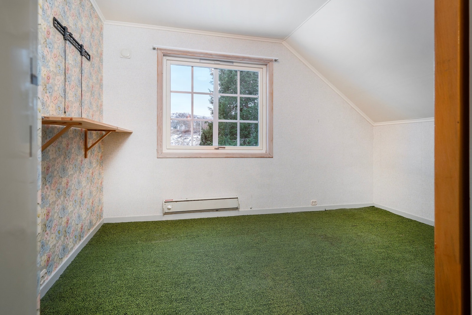 Store vindusflater er gjennomgående i denne boligen! Galleribilde