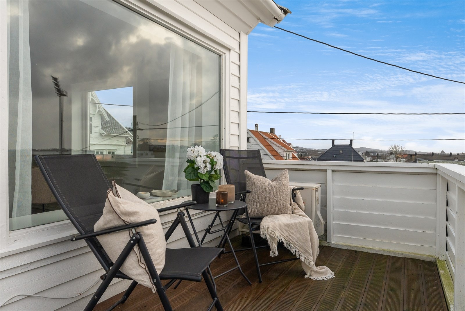 Fra stuen er det utgang til en herlig balkong på ca. 5m2. Galleribilde