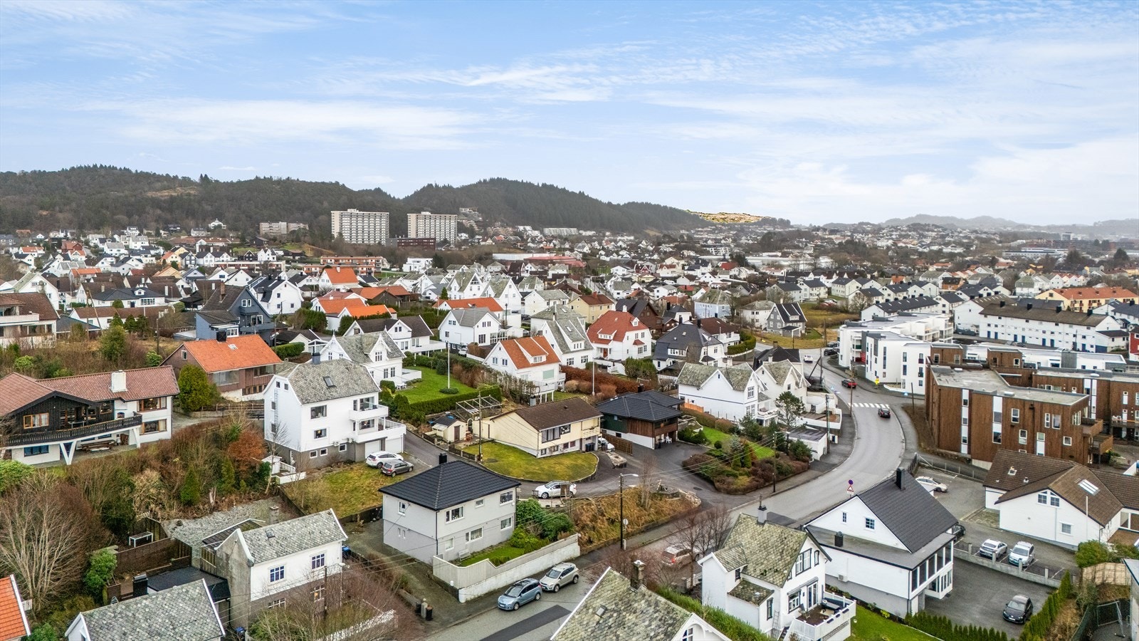 Kort vei til populære turområder, samt idrettshaller og Haugesund Stadion. Galleribilde