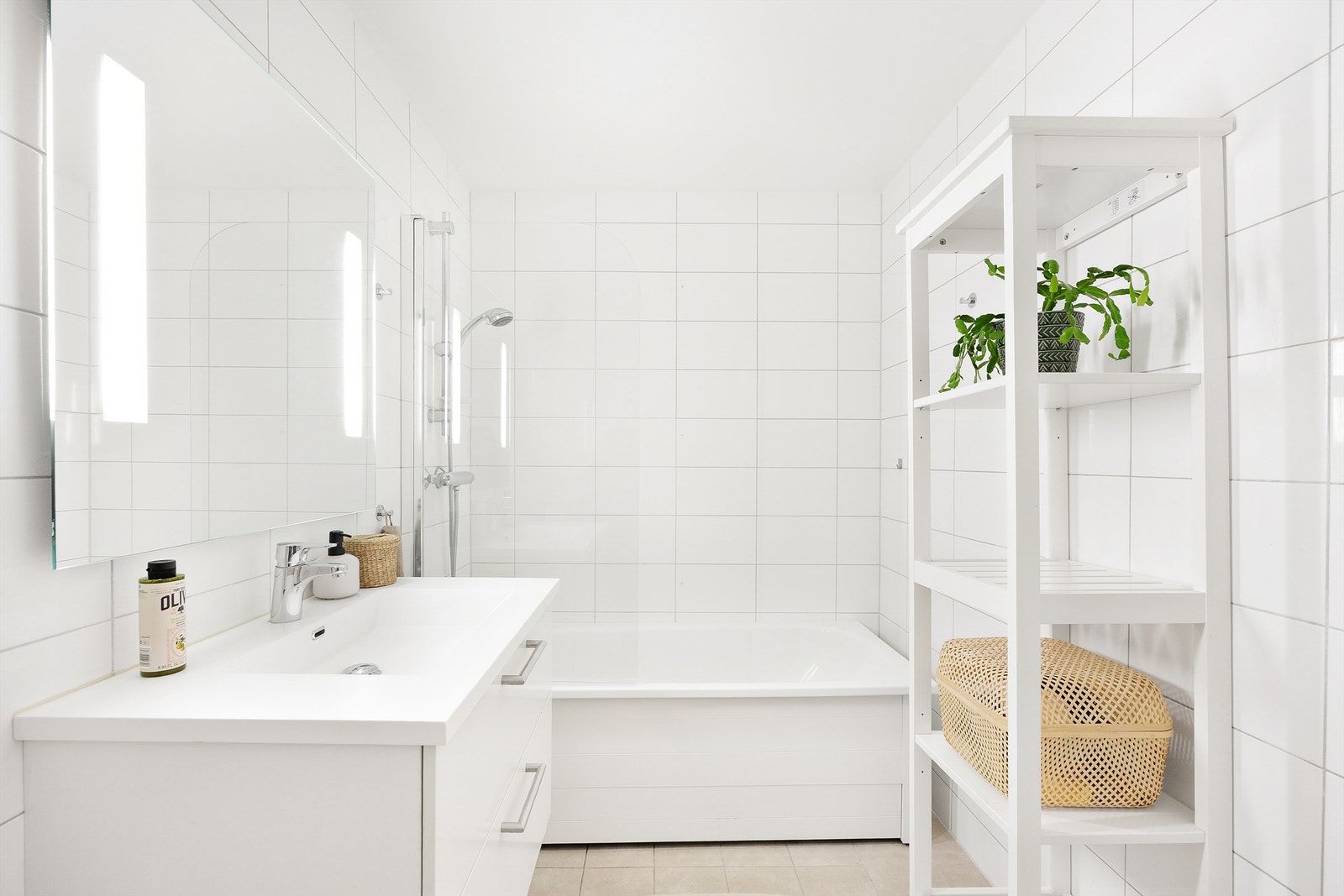 Flislagt bad med varme i gulvet Galleribilde