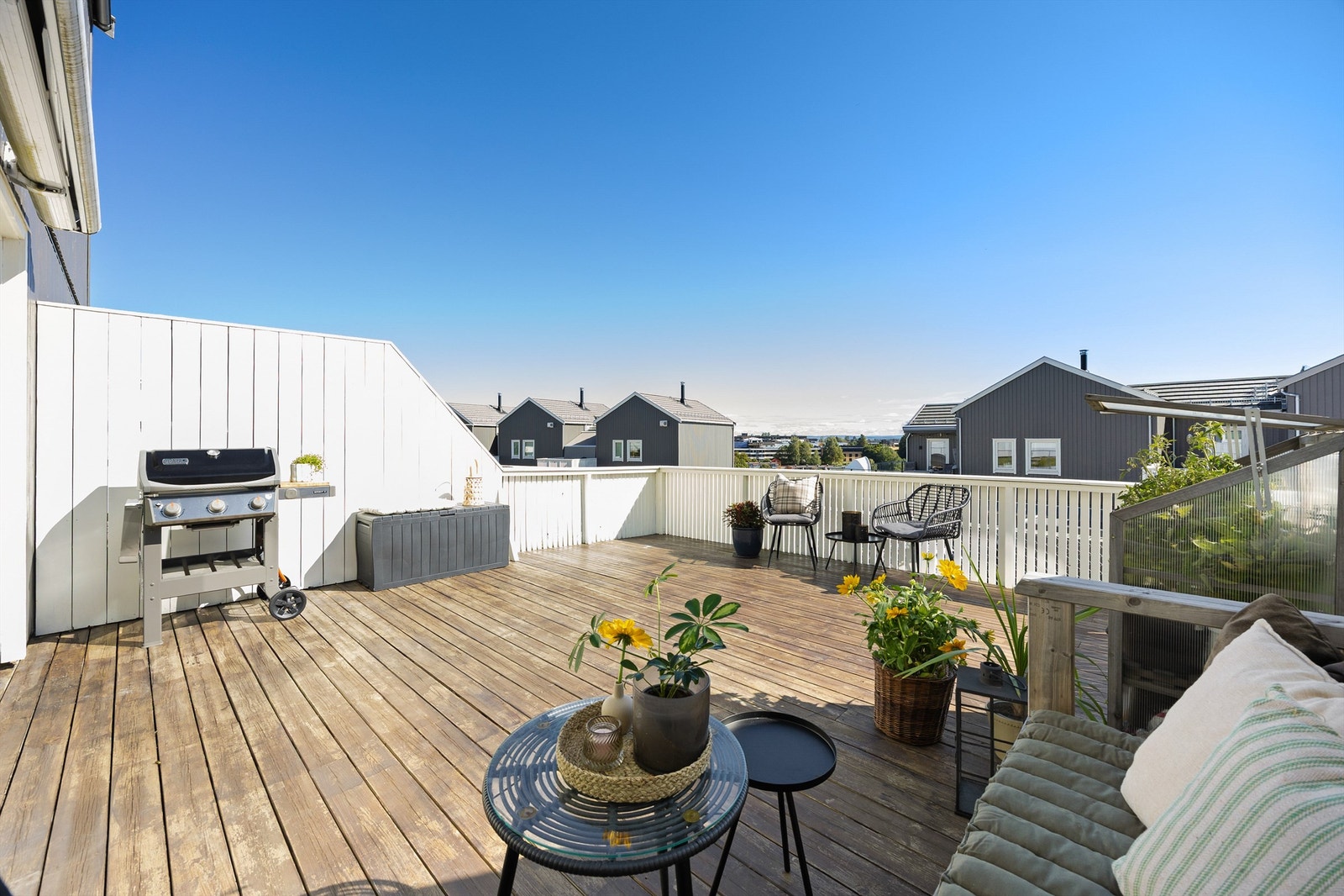 Her har du god plass for å smale venner og familie for hyggelig sommerkvelder Galleribilde