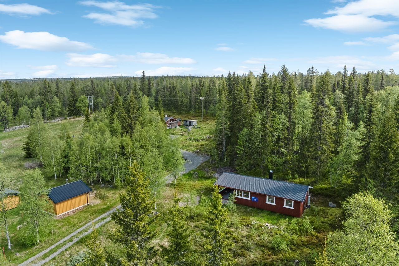 Lun beliggenhet i et rolig og veletablert hyttefelt Galleribilde