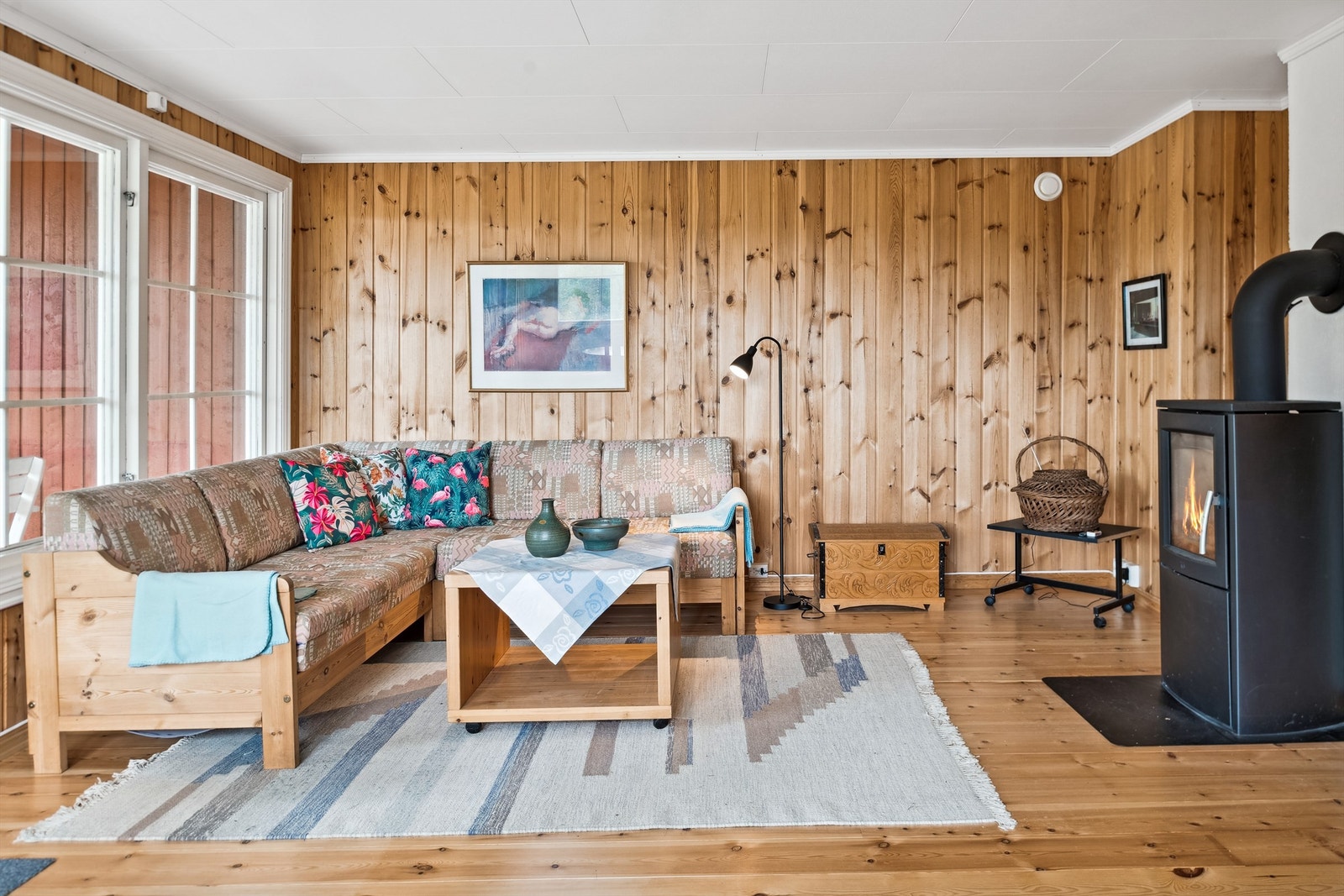 God plass til sofagruppe og spisestue. Galleribilde