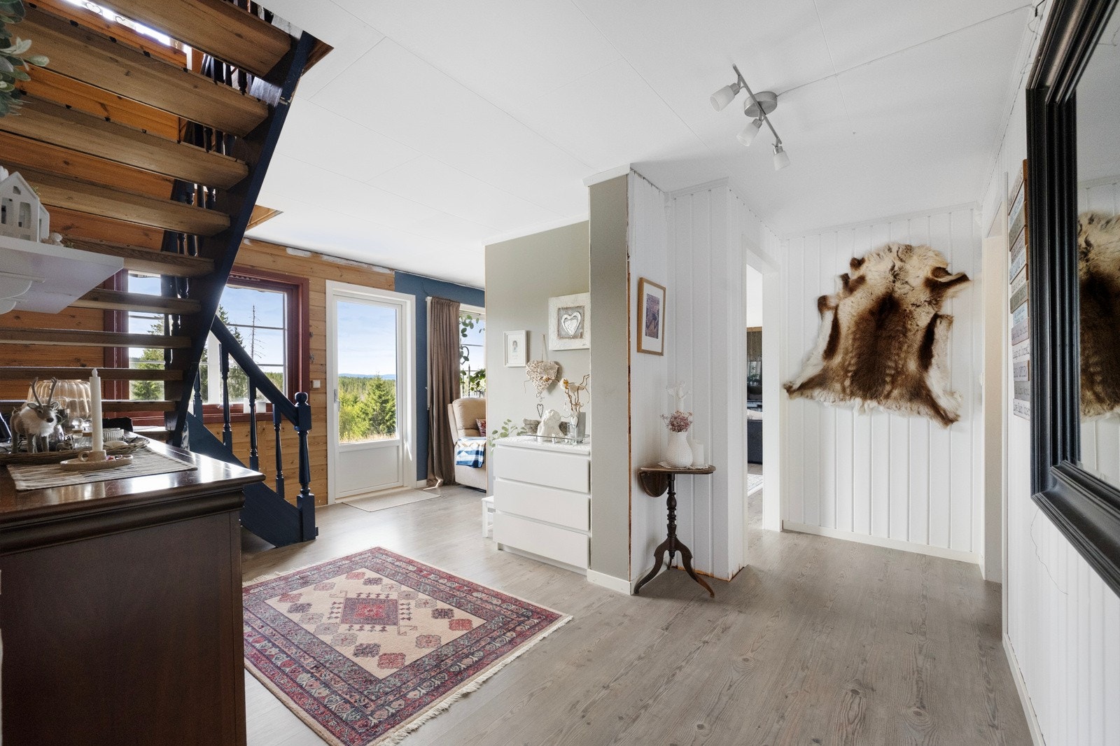 Dette er en innholdsrik familiebolig beliggende i Landåsbygda Galleribilde