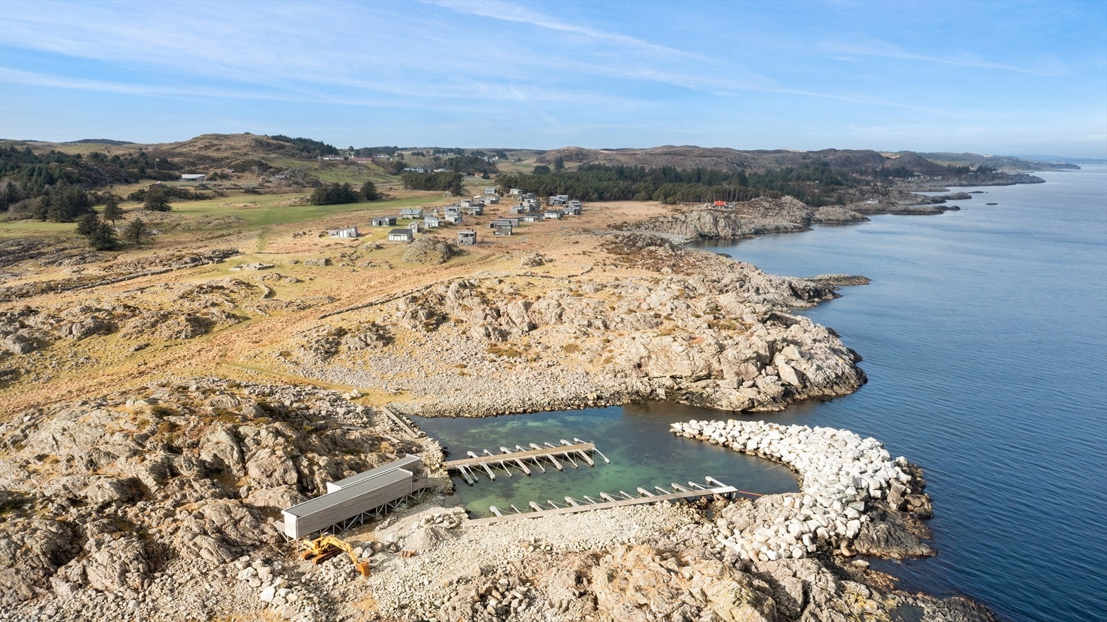 Like i nærheten av hytta medfølger det også egen båtplass og sjøbod - perfekt for deg som er glad i det maritime livet Galleribilde