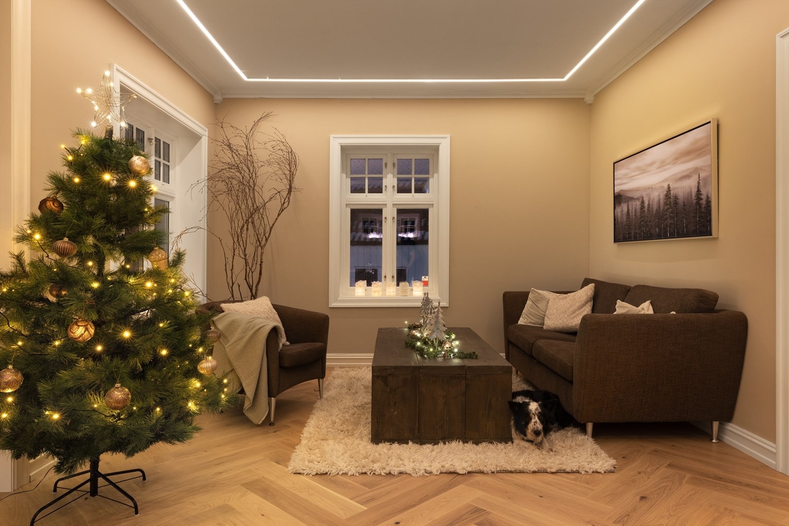 Parkettgulv i fiskeben gir et klassisk og tidløst preg til stuen. Galleribilde