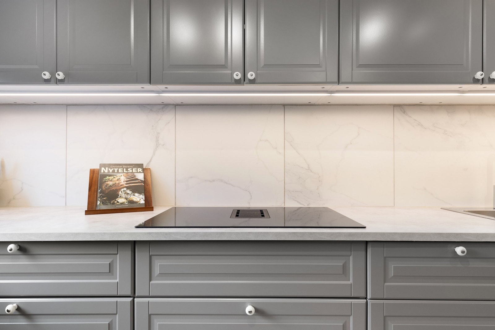 Meget godt med skap- og benkeplass Galleribilde