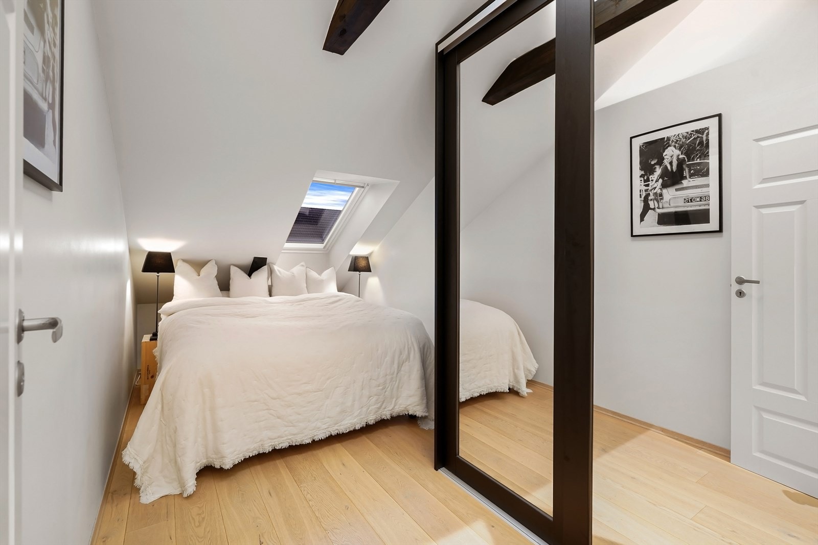 Soverom I benyttes i dag som hovedsoverom og har plass til dobbeltseng og nattbord. Galleribilde