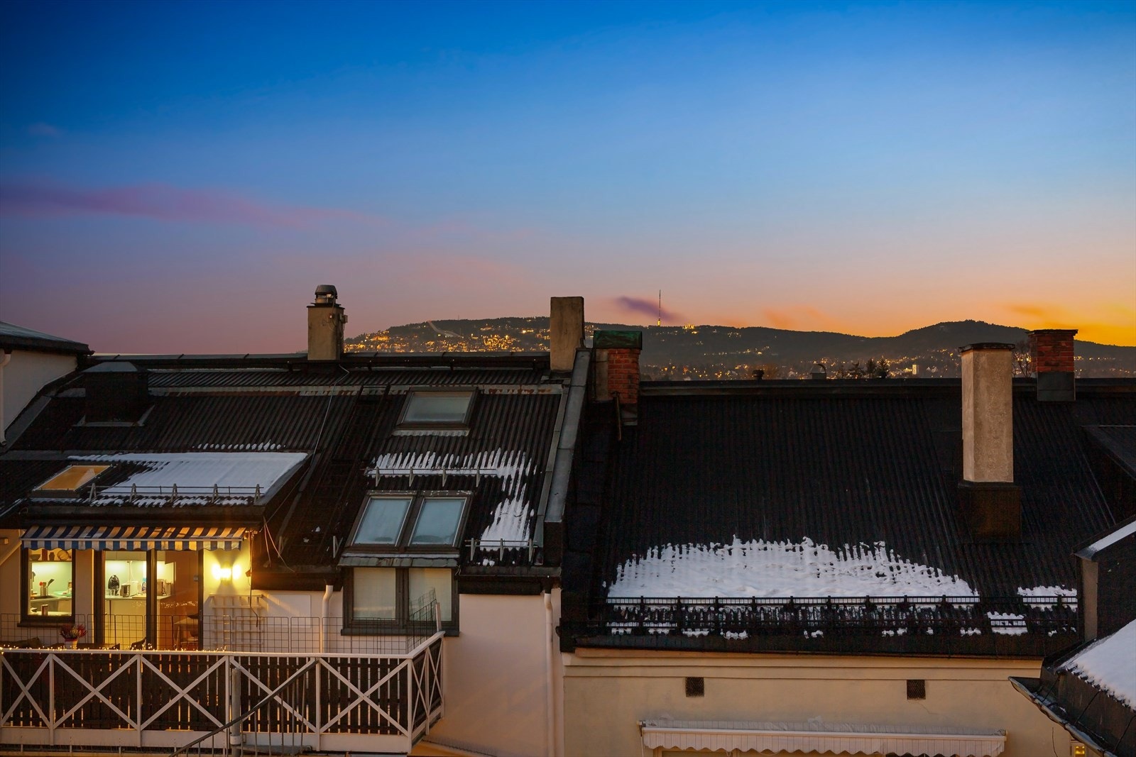 Fantastisk utsikt mot Holmenkollen, fritt og høyt i byggets 5. etasje. Galleribilde