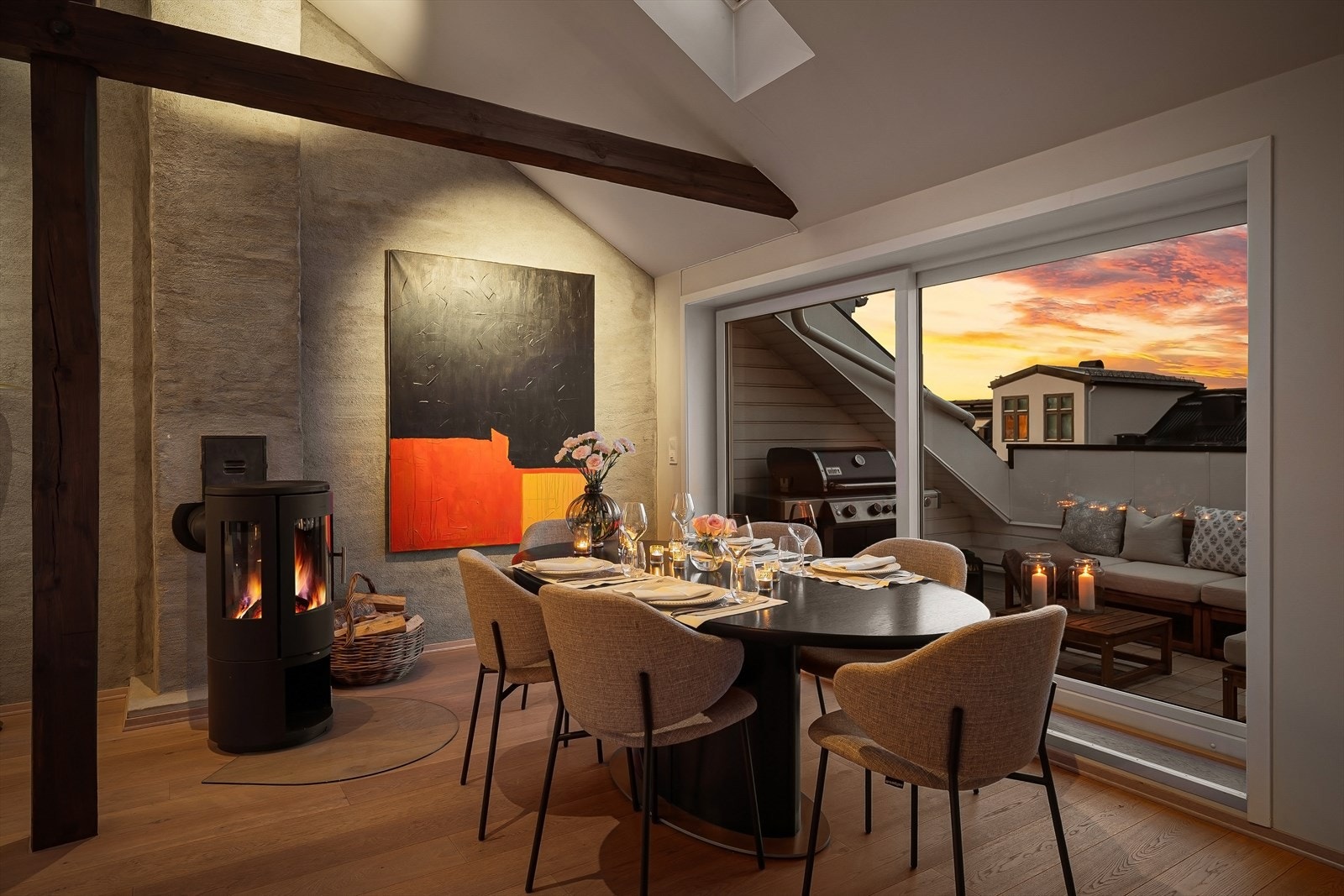 Filippa Myhrberg v/ Nordvik avd. Frogner har gleden av å presentere Elisenbergveien 28 (Foto: Magnus og Tom Erik v/ Zovenfra) Galleribilde