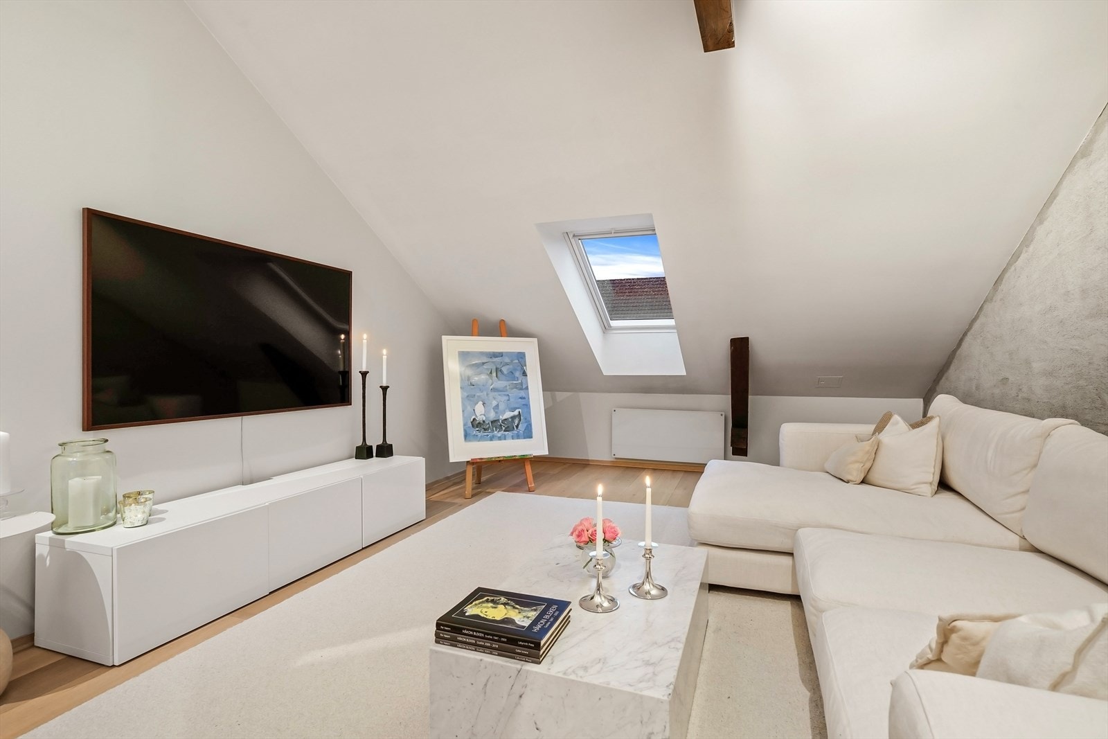 Elektrisk oppvarming via panelovner og varmekabler på bad. Galleribilde