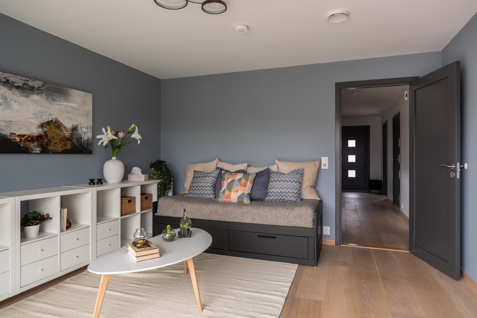 Soverom 2 er i dag innredet som gjesterom/lekerom, men kan også innredes som f. eks. TV-stue eller ungdomsavdeling. Galleribilde