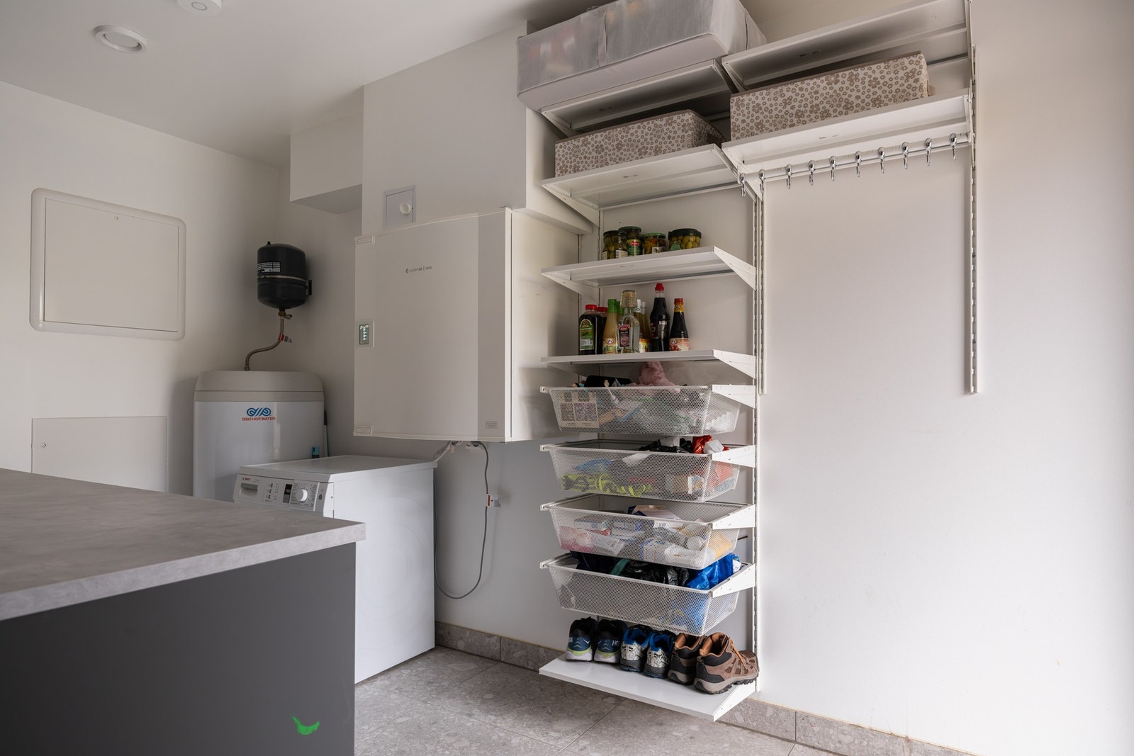 Rommet har gode oppbevaringsmuligheter og er gull verdt for småbarnsfamilier og aktive hverdager. Galleribilde