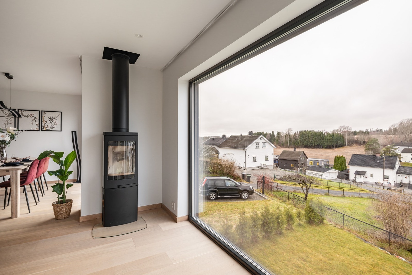 Det er montert utvendige screens på vinduene. Galleribilde