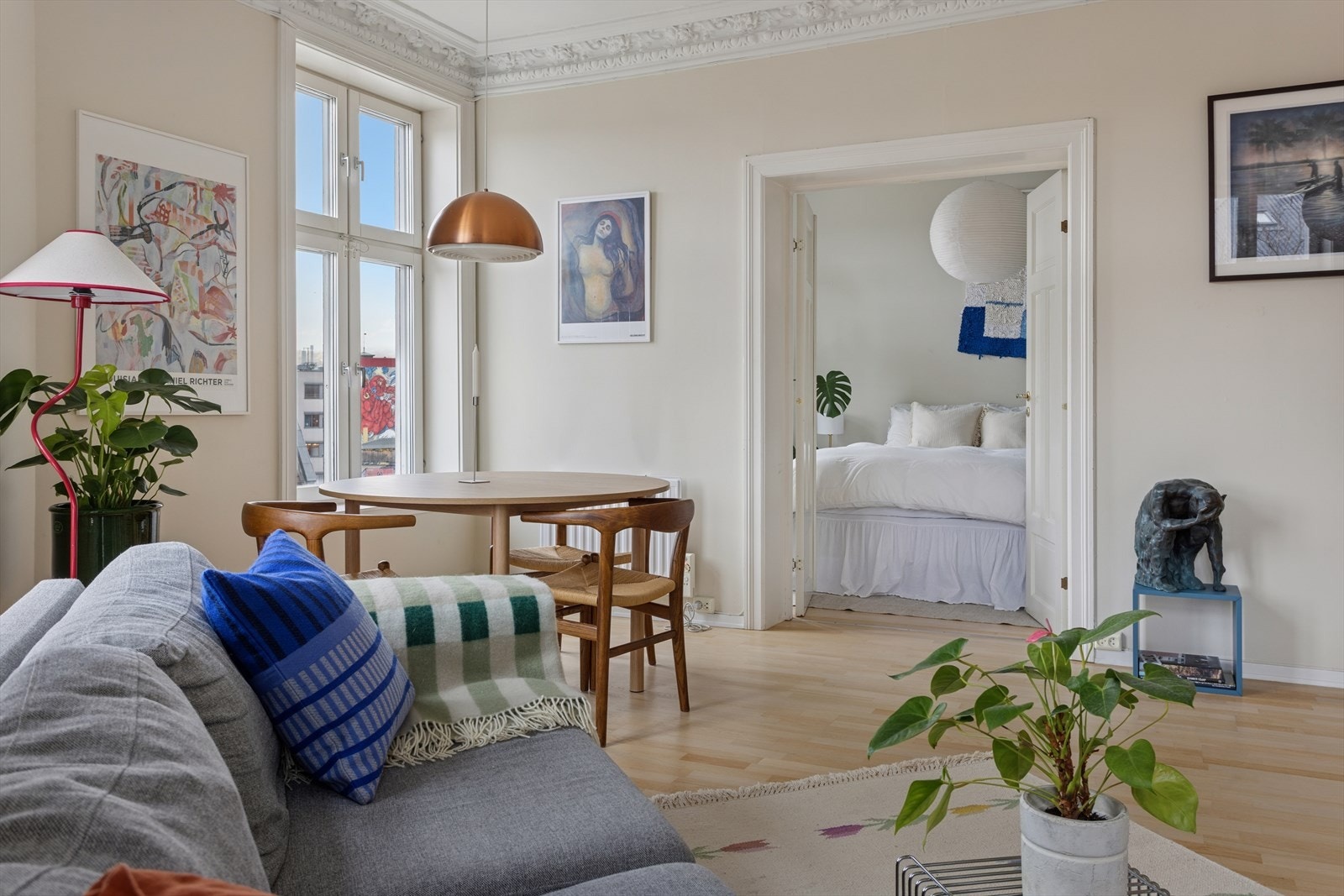 Boligen har en god og åpen planløsning som gir luftig romfølelse. Galleribilde