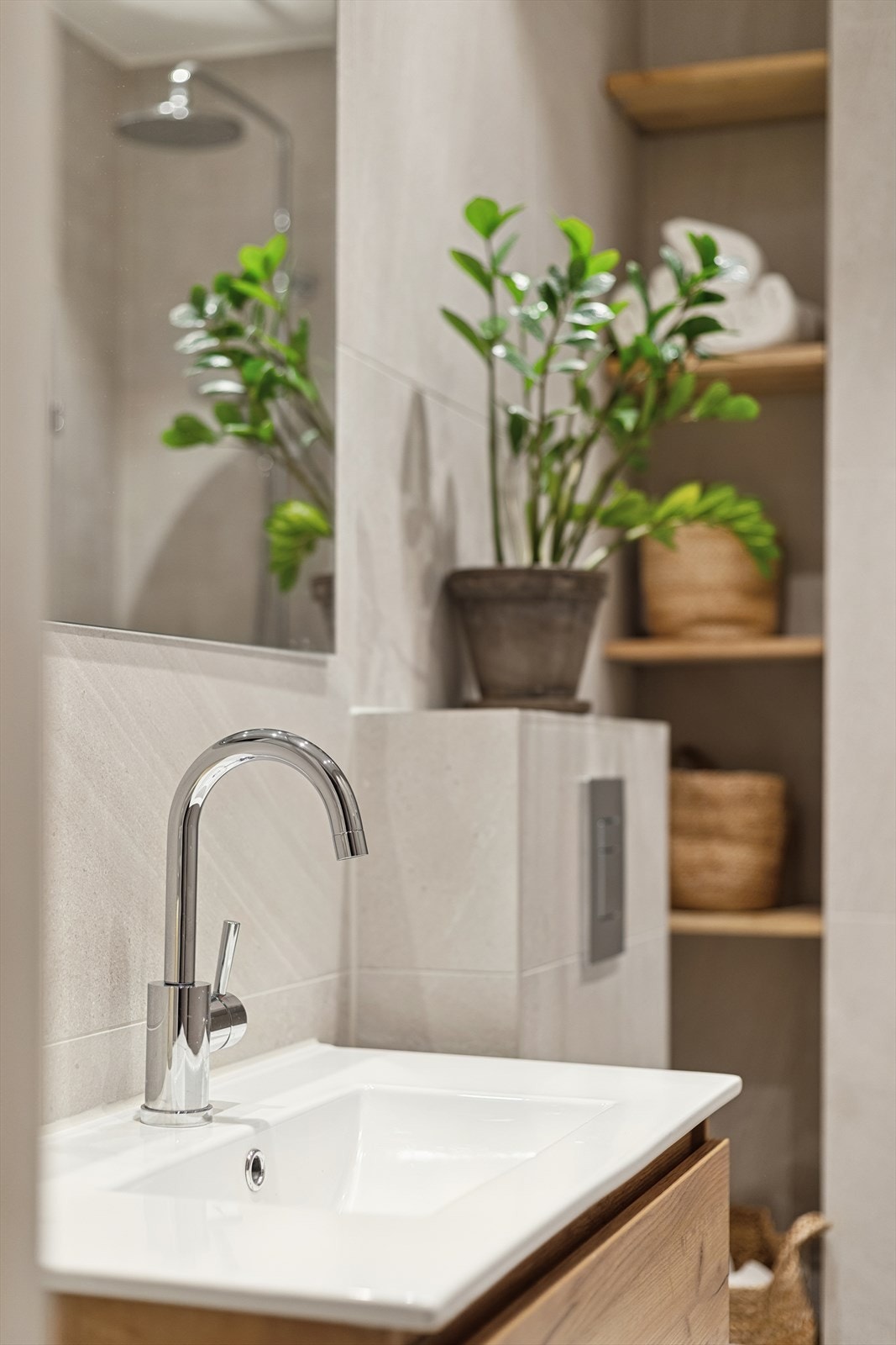 Innfelte downlights i tak gir en god atmosfære i rommet, sammen med gulvvarme. Galleribilde