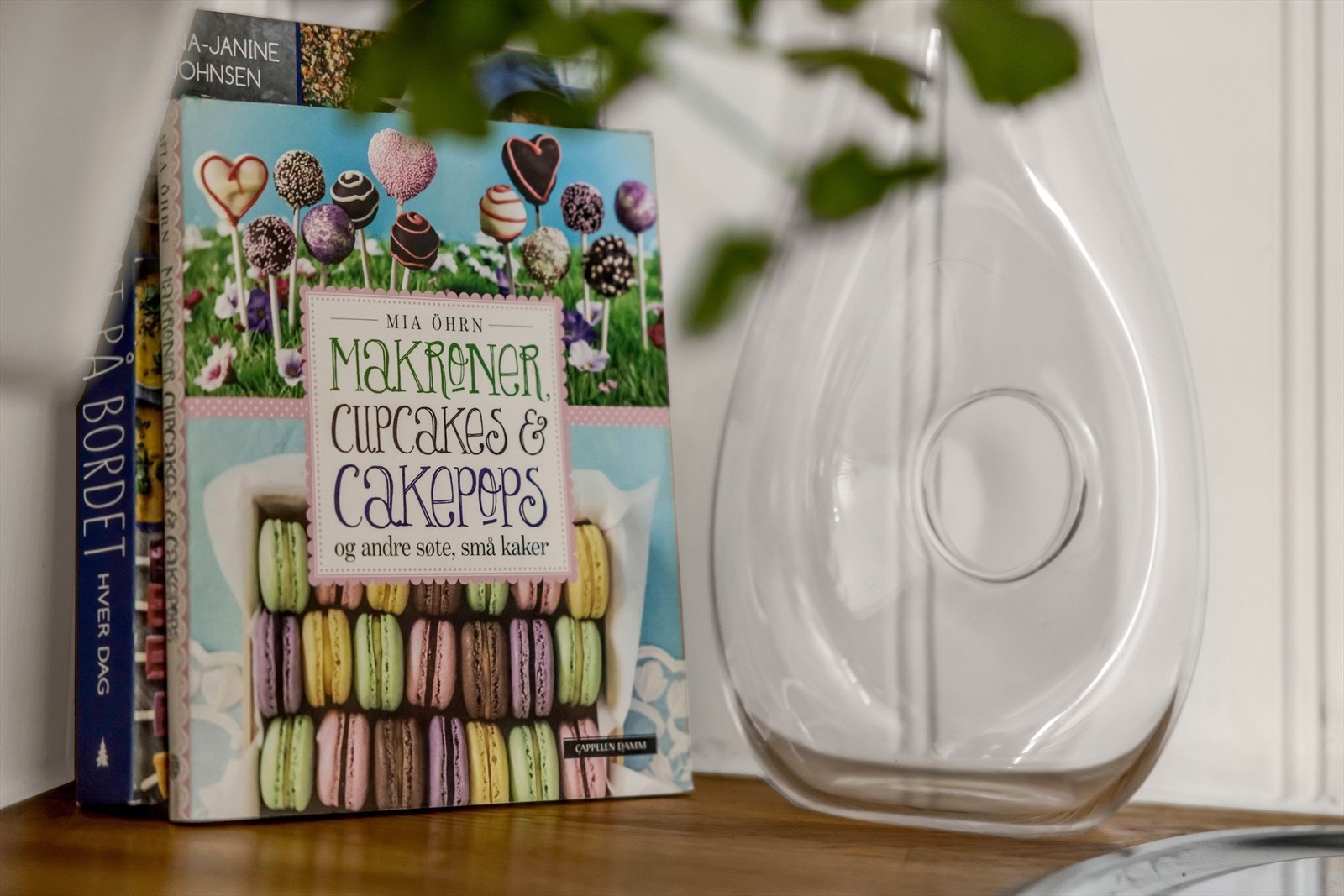 Detaljbilde som viser de gode arbeidsflatene på kjøkkenet. Galleribilde