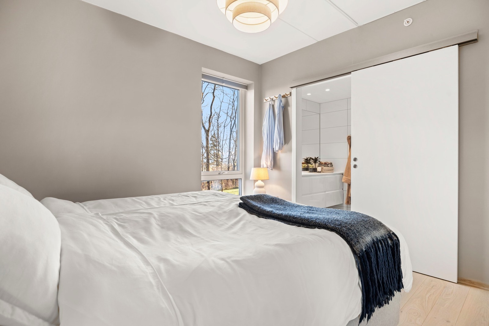 Hovedsoverommet har direkte adkomst til det ene badet Galleribilde