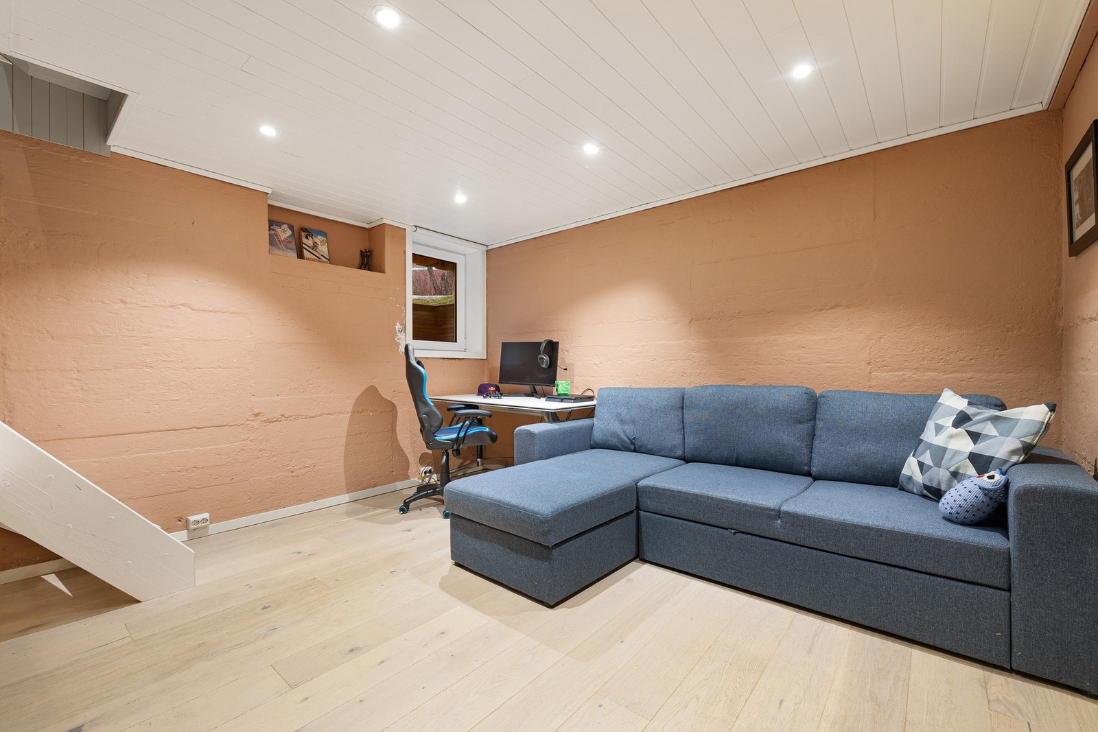 Romslig kjellerstue på 14 kvm. Galleribilde