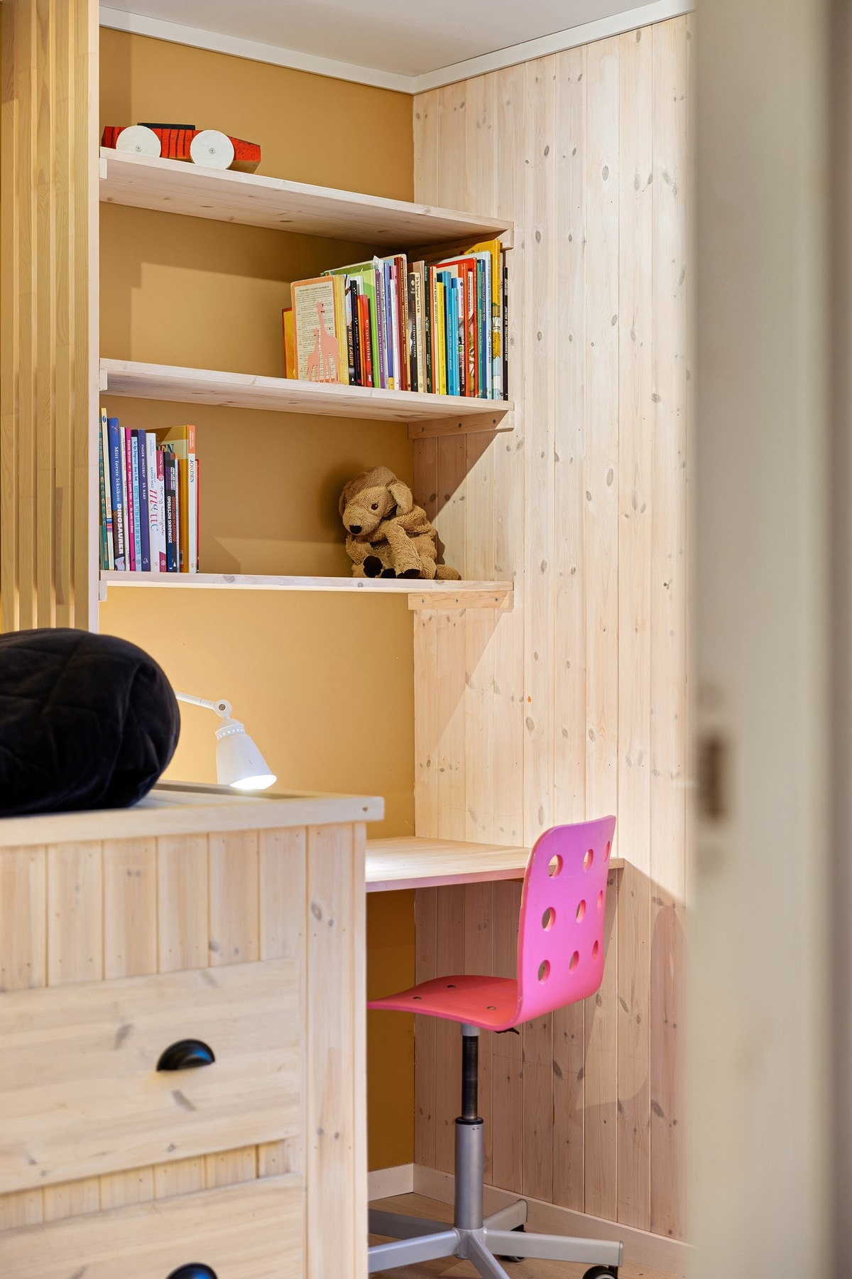 Her er det plass til skrivebord. Galleribilde