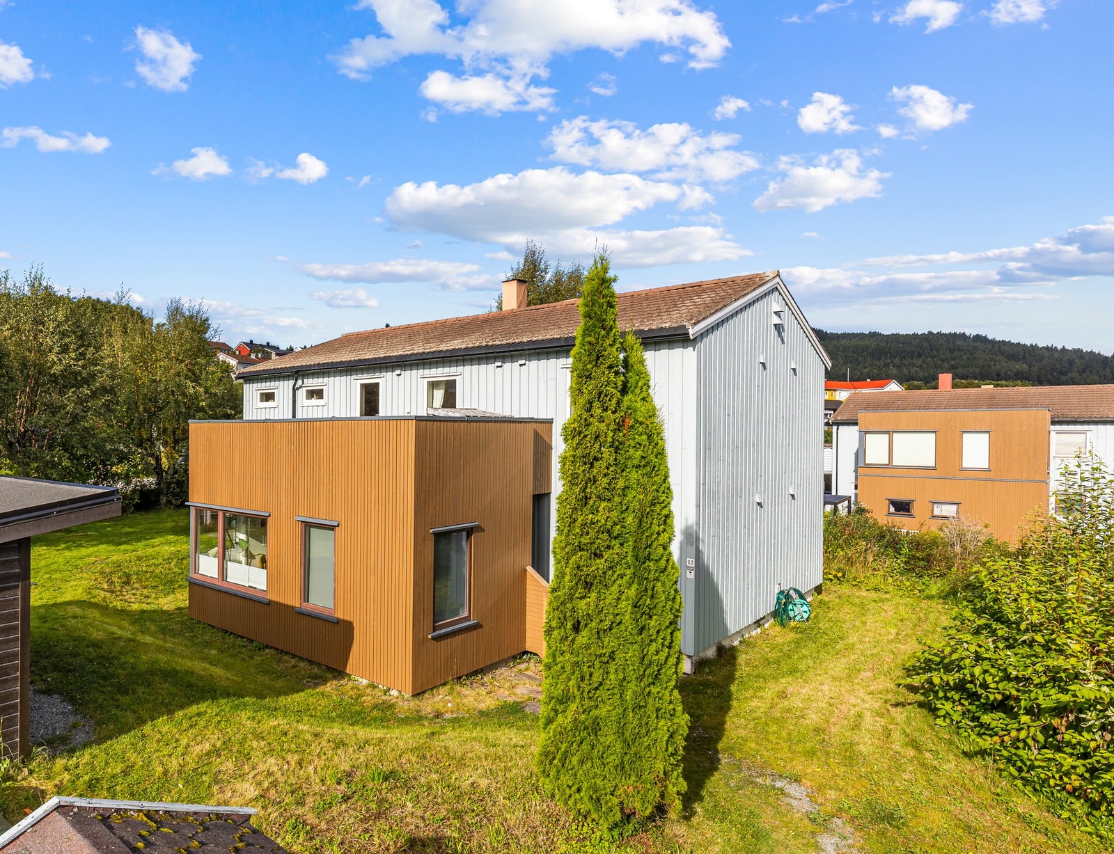 Boligen ligger i et svært attraktivt, rolig og barnevennlig område på Hammersborg. Sommerbilder tatt i forbindelse med planlagt salg. Galleribilde