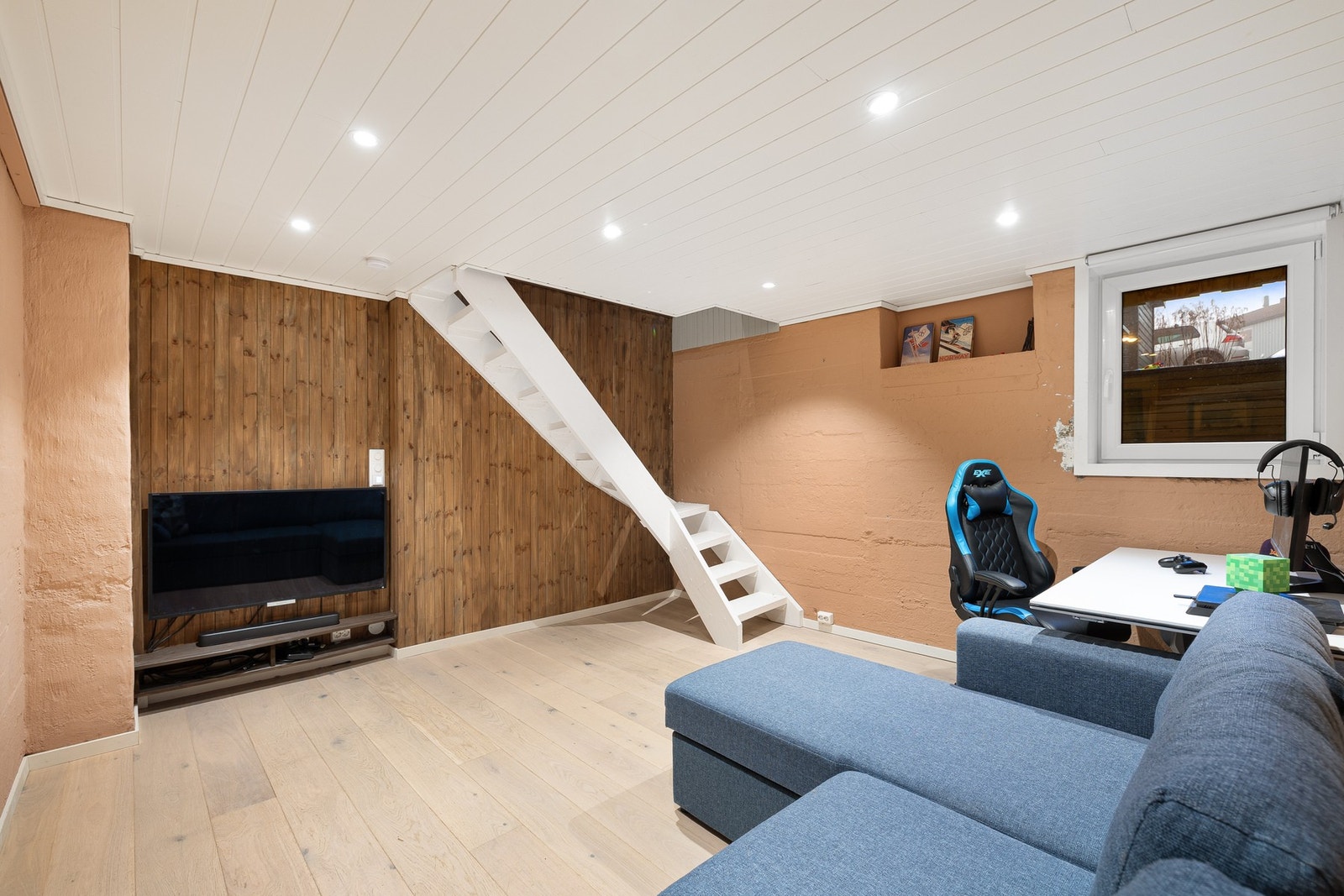 Romslig kjellerstue på 14 kvm. Galleribilde