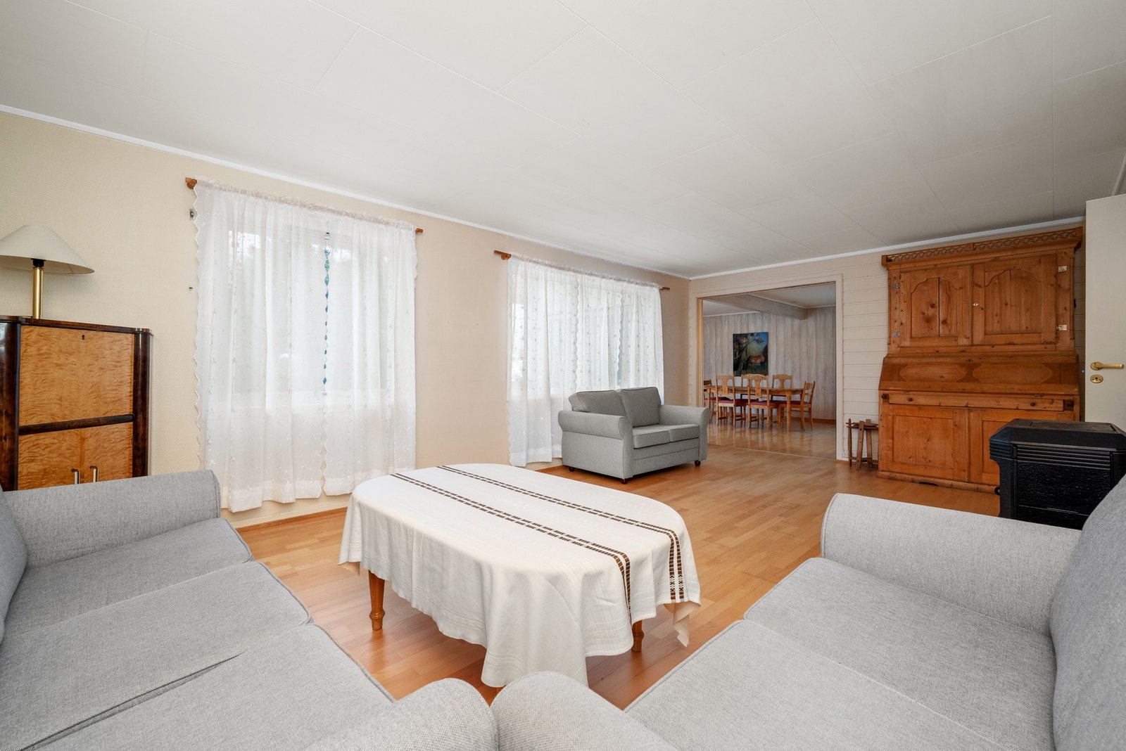 Boligen har et bruksareal på 268m² fordelt på 3 plan + loft. Galleribilde