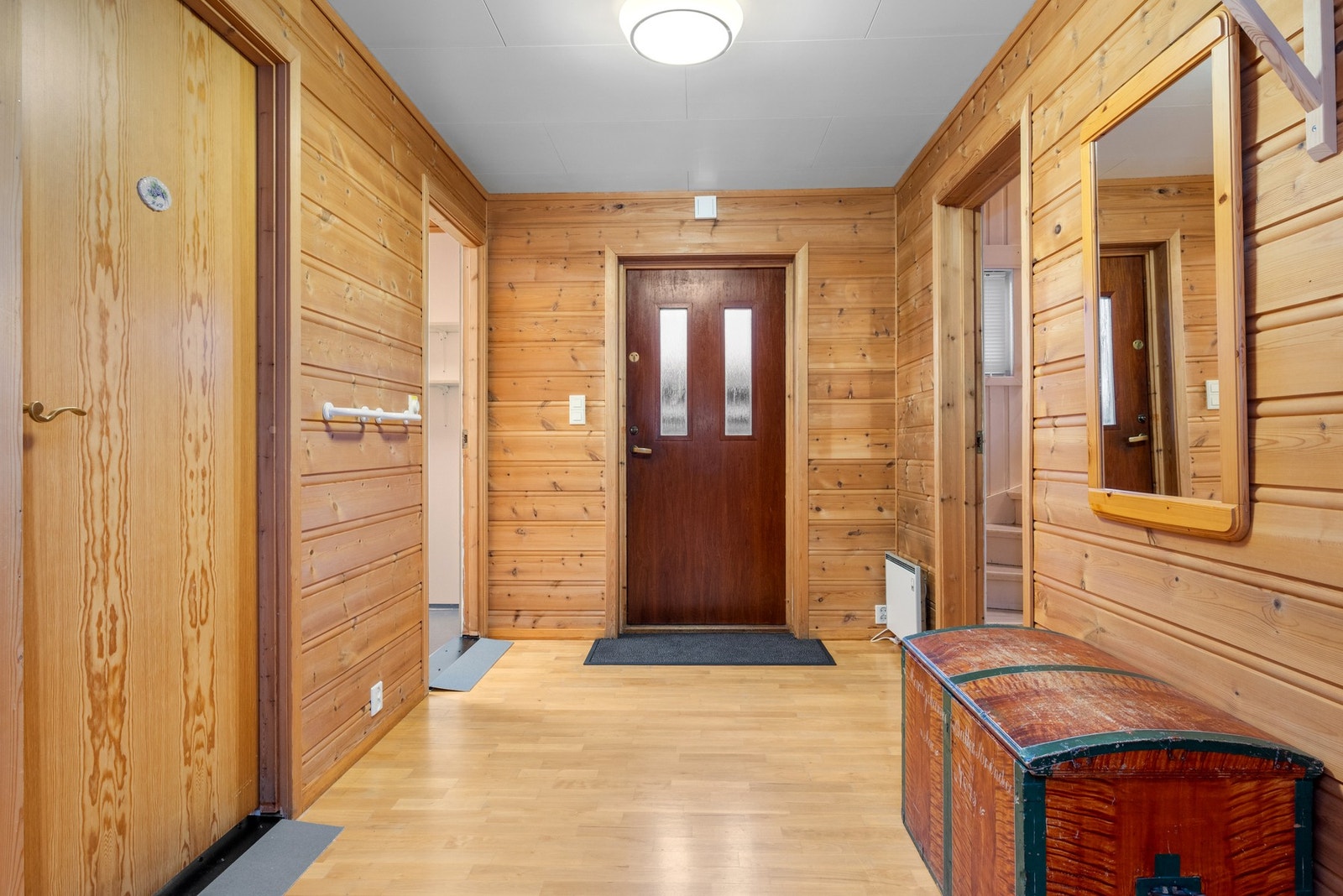 Gang mot ytterdør. Galleribilde