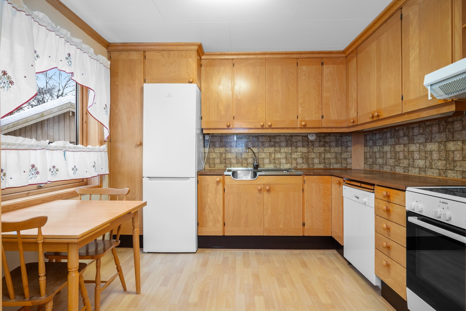 Adskilt kjøkken på 9,5m². Galleribilde