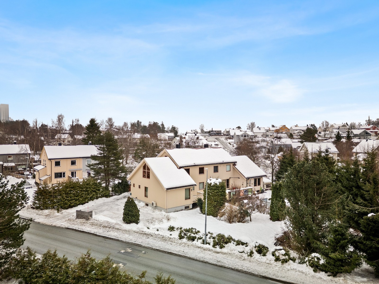 Velkommen til Sivert Thonstads vei 13 presentert av EM1 ved Aleksander Riseth. Galleribilde