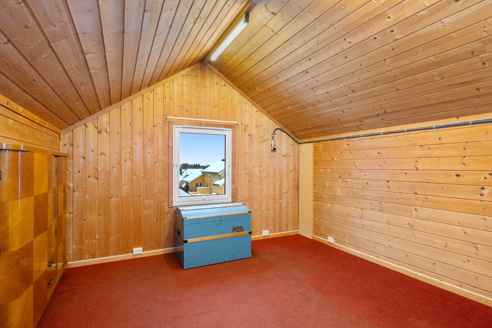 Loftsareal. Knekott på begge sider. Galleribilde