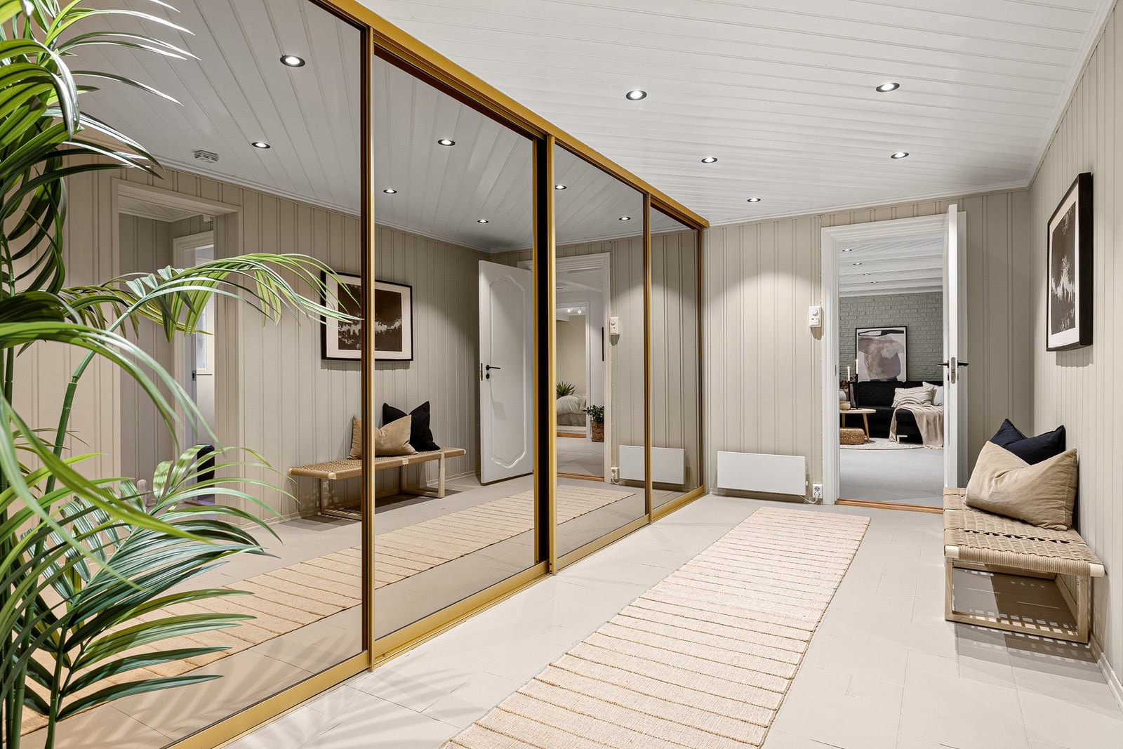 Skyvedørsgarderobe. Galleribilde