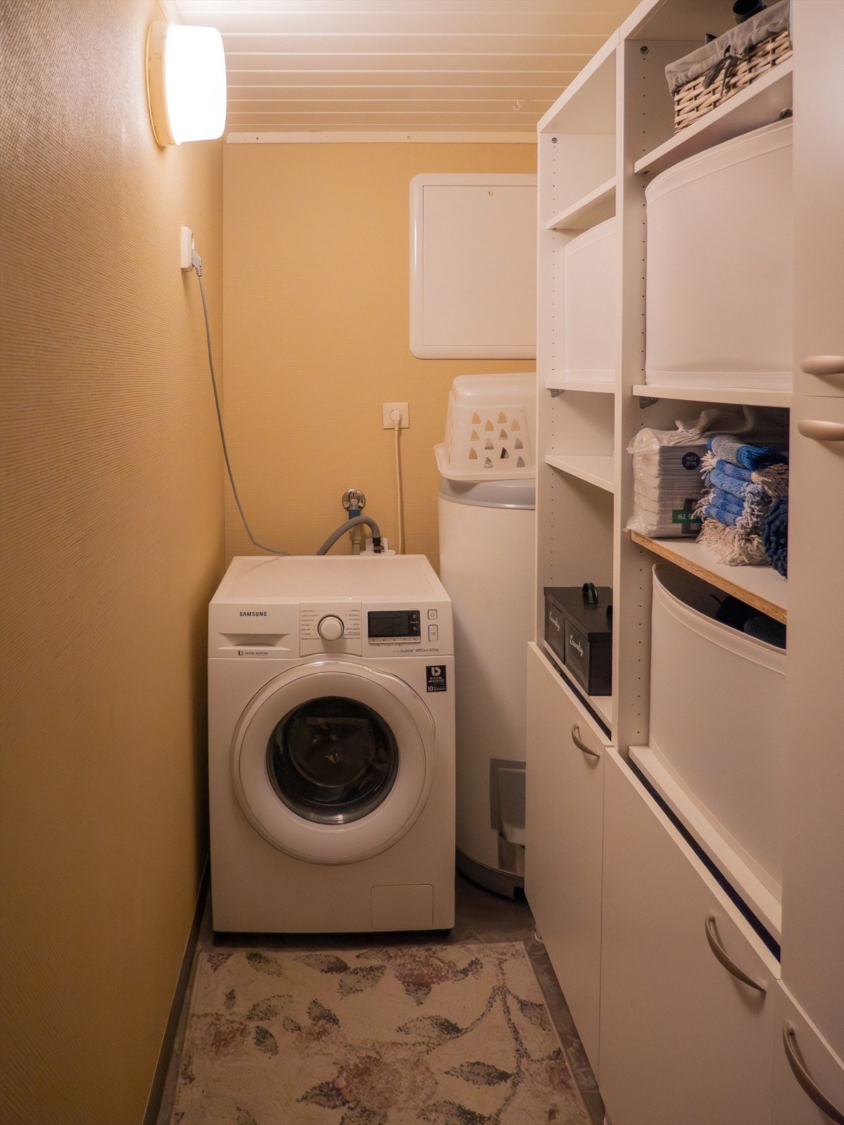 Vaskerom med garderobeløsning Galleribilde