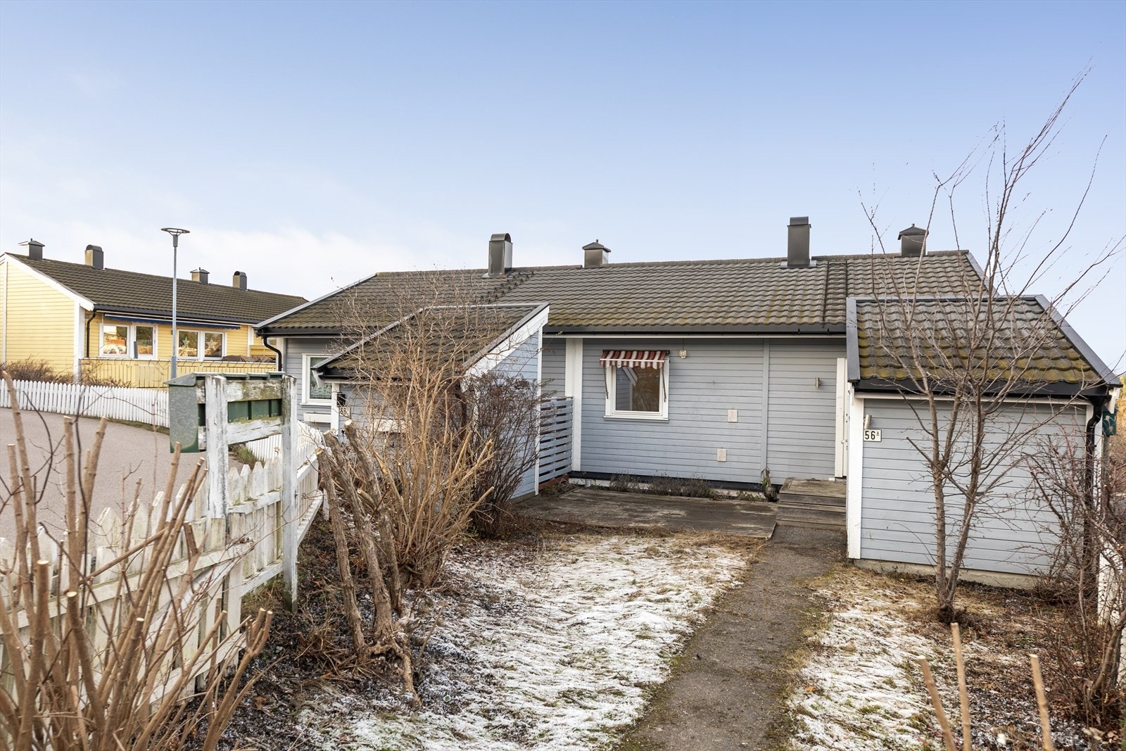 Hyggelig uteplass ved inngangsparti. Galleribilde