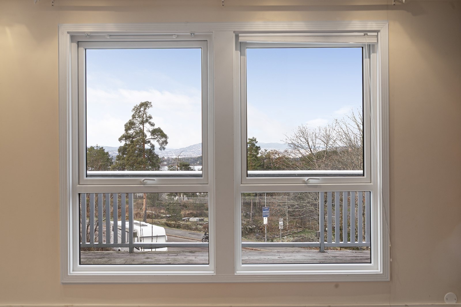 Hyggelig utsyn fra stuen. Galleribilde