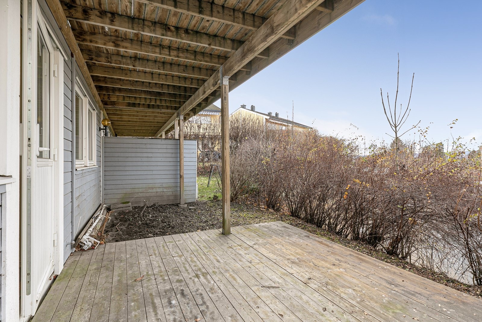 Stor markterrasse med overbygg. Galleribilde