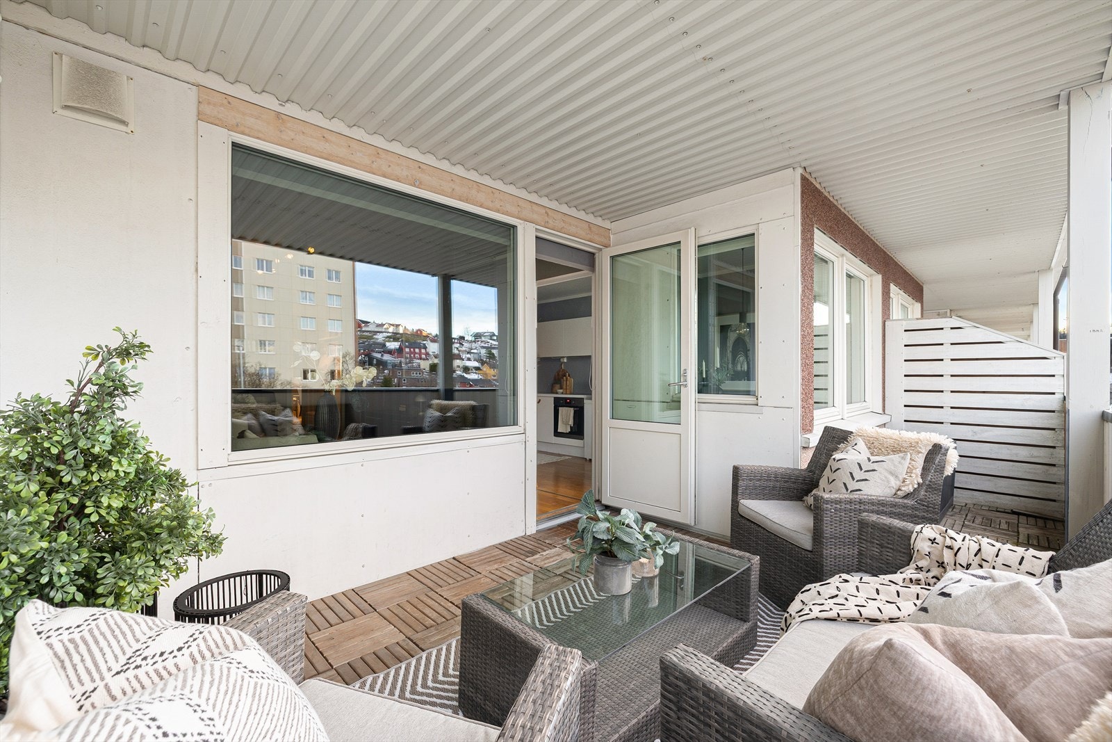 Vestvendt balkong som byr på gode solforhold. Galleribilde