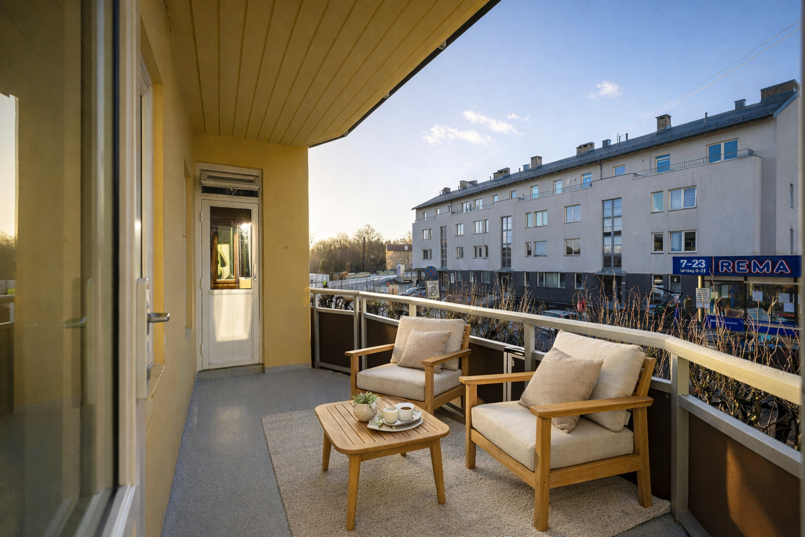 Digitalt stylet balkong ved hjelp av ChatGPT- Avvik kan forekomme Galleribilde