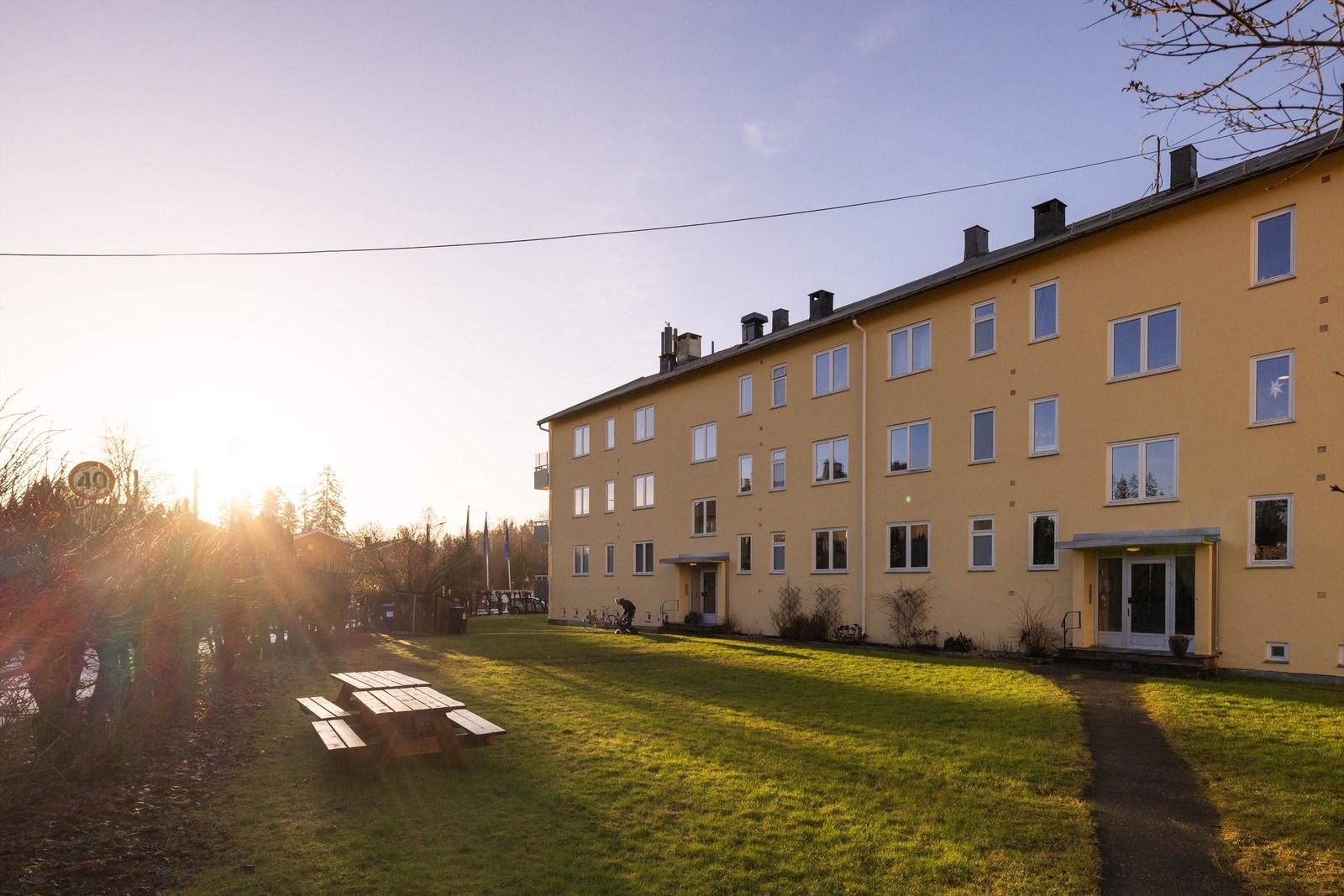 Velkommen til Stasjonsveien 49A presentert av Anne Aartun i Krogsveen. Bilder av Bjørnar Solberg, Isnitt Galleribilde