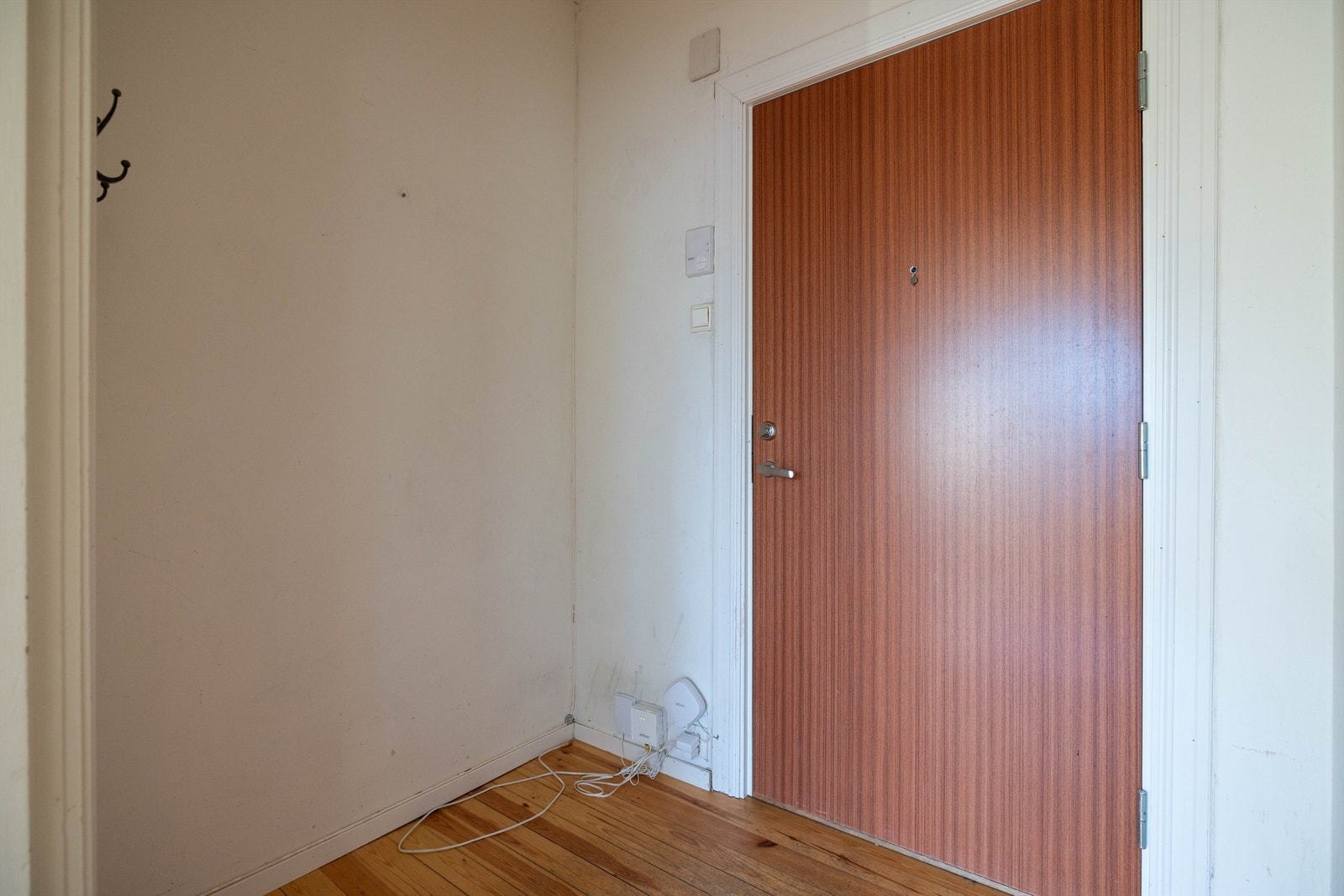 Vinduer og balkongdører i leiligheten er nye i 2011 og inngangsdøren er brannklasse B30 og lydklasse 35dB med kikkehull Galleribilde