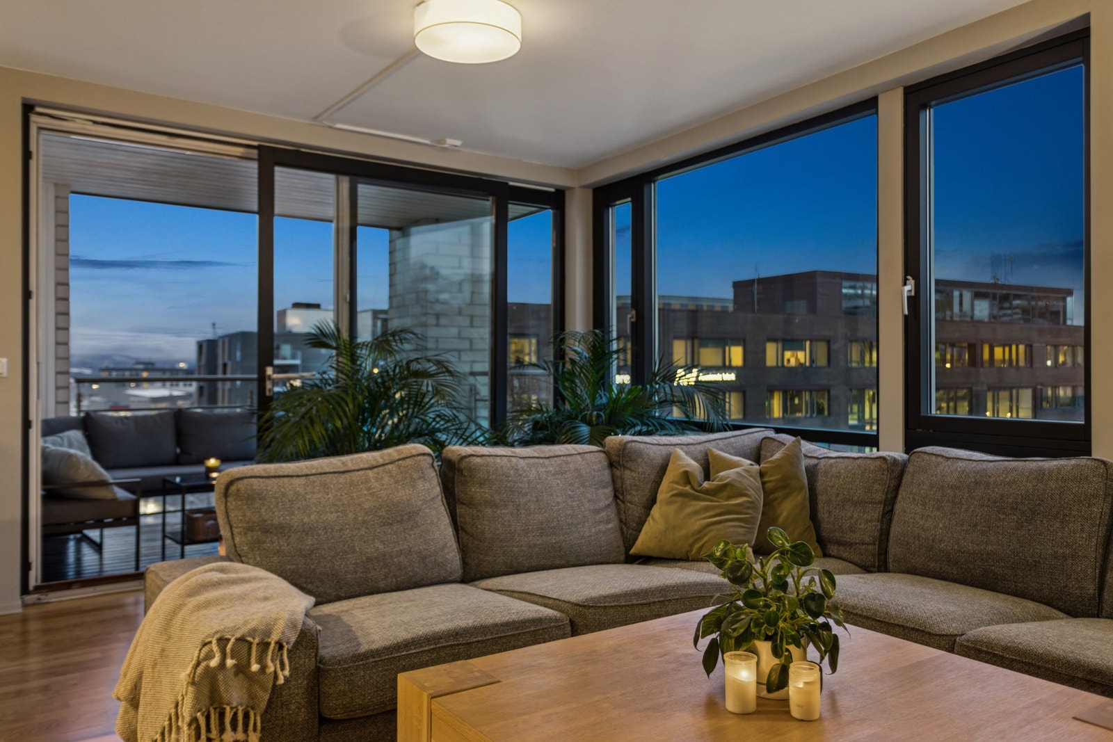 Kveldsbilde fra stuen. Galleribilde