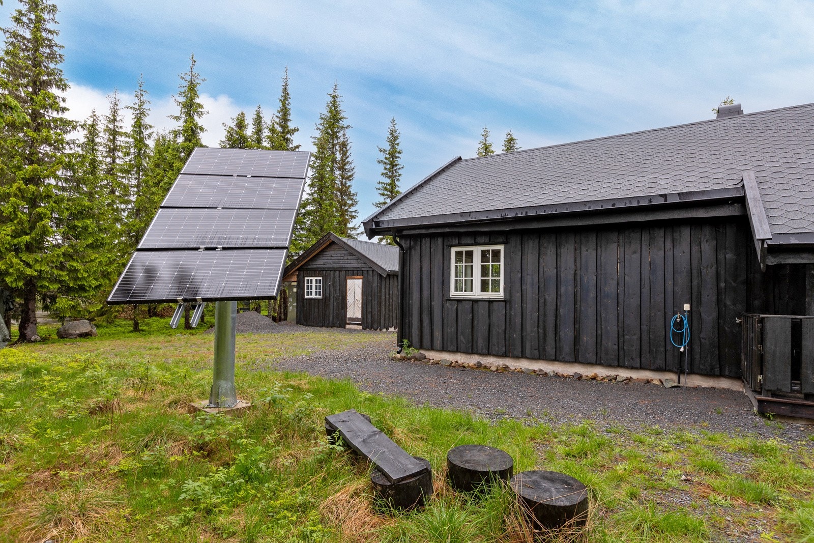 Solcellepanel og eget aggregat sikrer at du kan nyte moderne komfort. Galleribilde