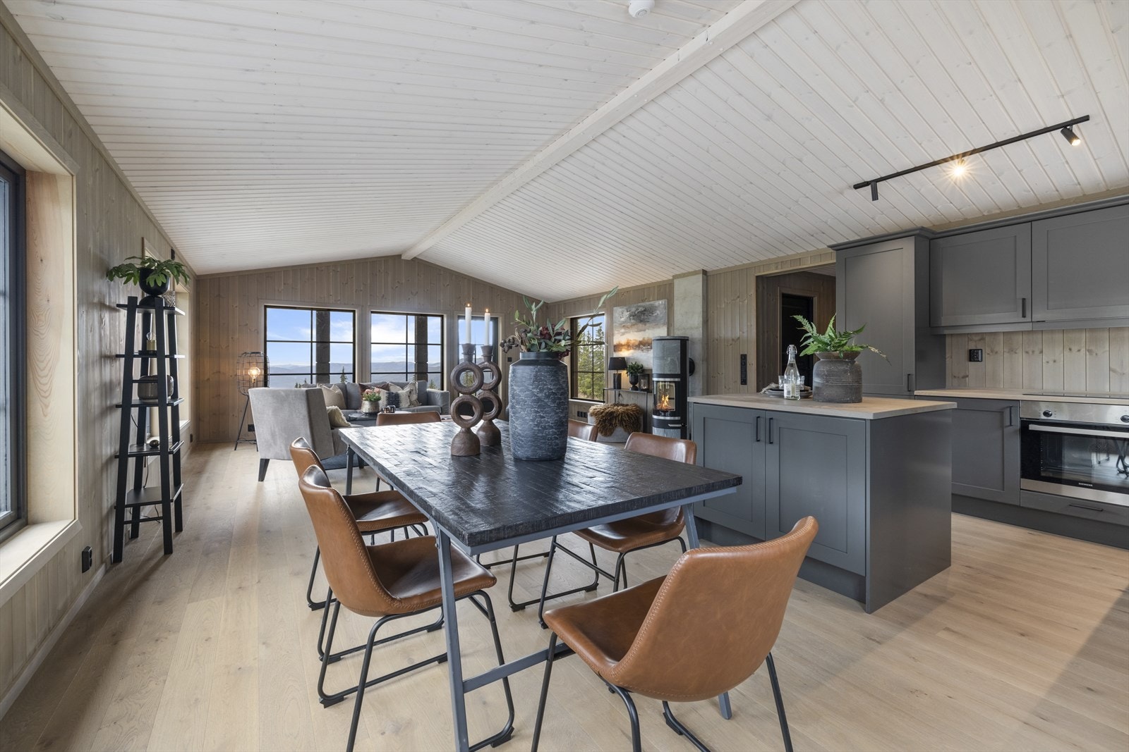 Tilsvarende hytte møblert Galleribilde