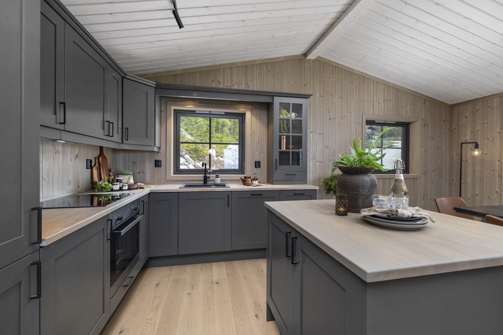 Tilsvarende hytte møblert Galleribilde